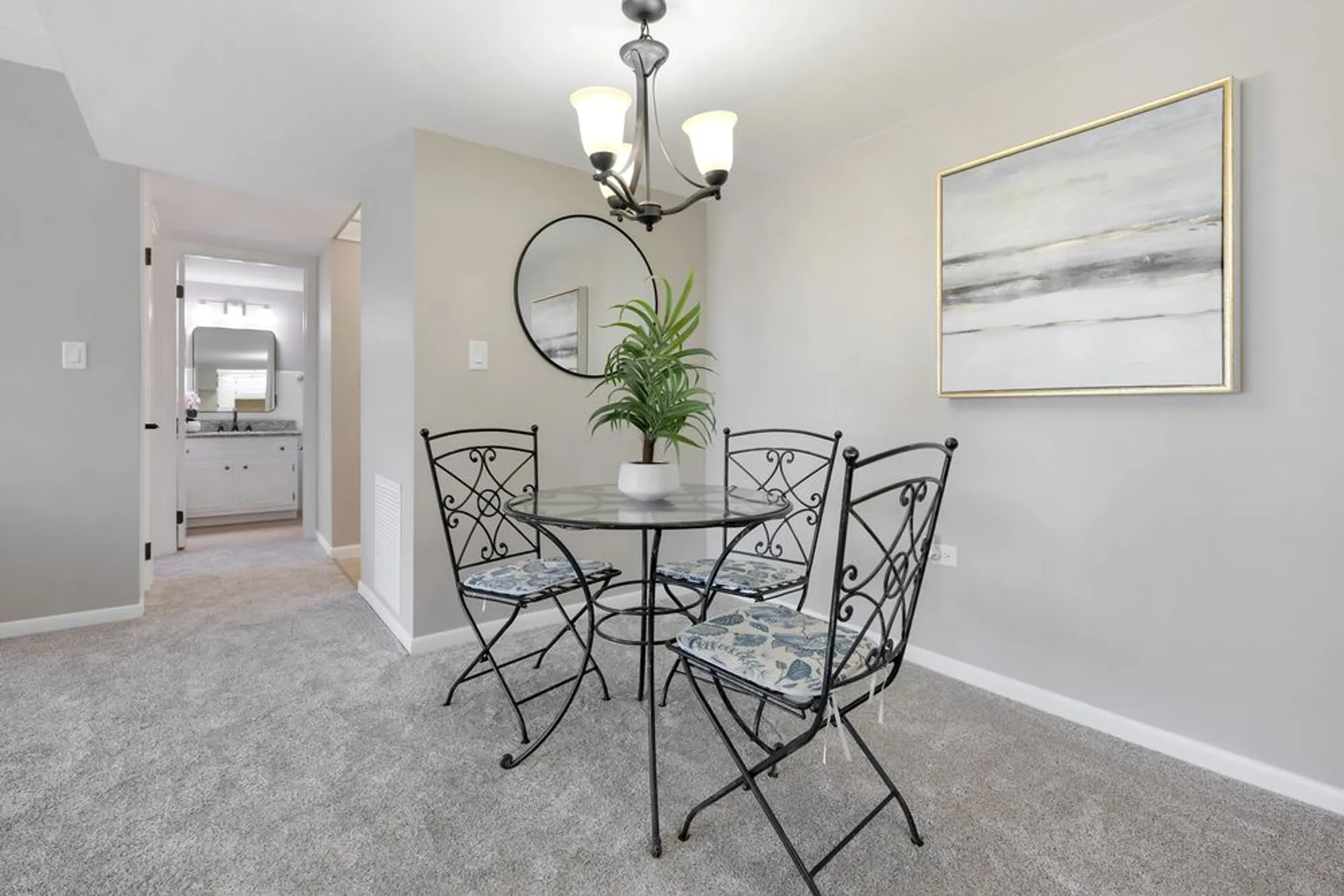 Property Slideshow image 8 of 19 | 2900 maple ave 17e, Downers Grove, IL, 60515