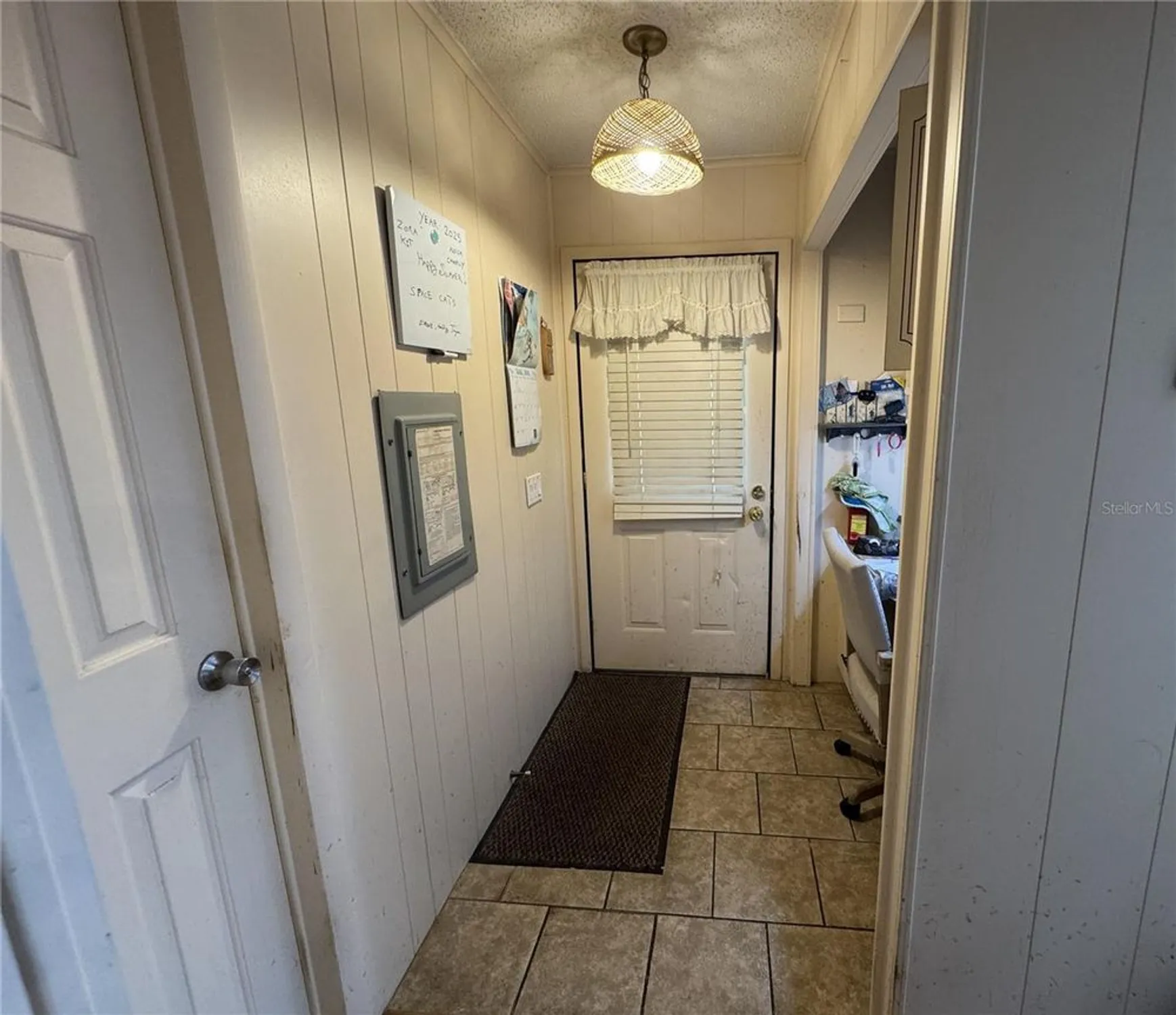 Property Slideshow image 6 of 42 | 4805 colonnades cir, Lakeland, FL, 33811