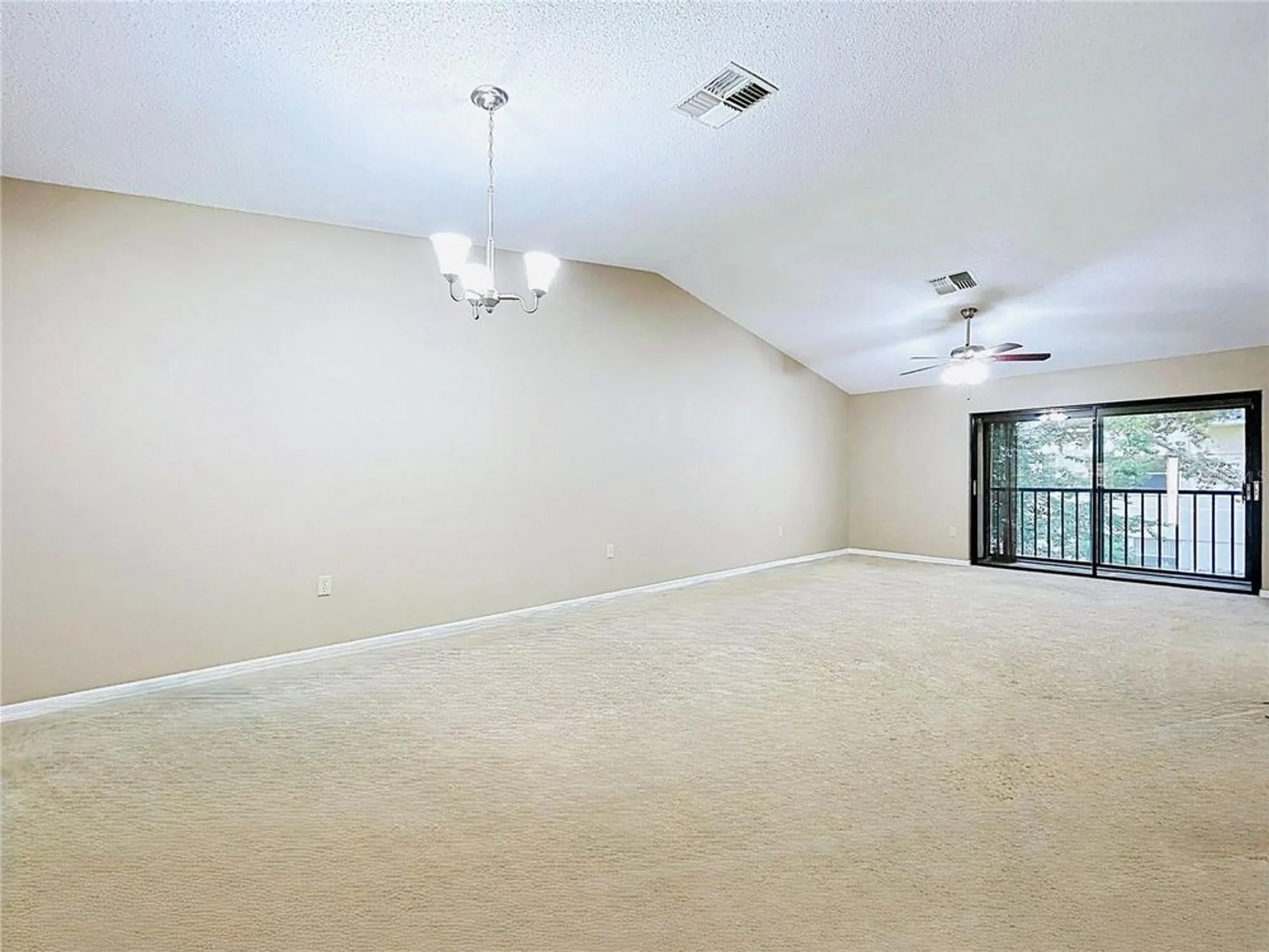 Property Slideshow image 27 of 59 | 2020 lakeview dr apt 203, Clearwater, FL, 33763