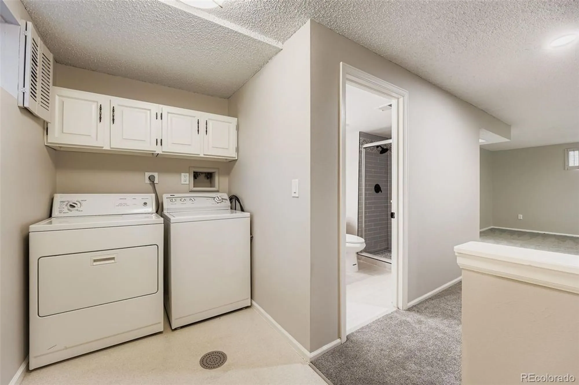 Property Slideshow image 21 of 22 | 2800 s heather gardens way b, Aurora, CO, 80014