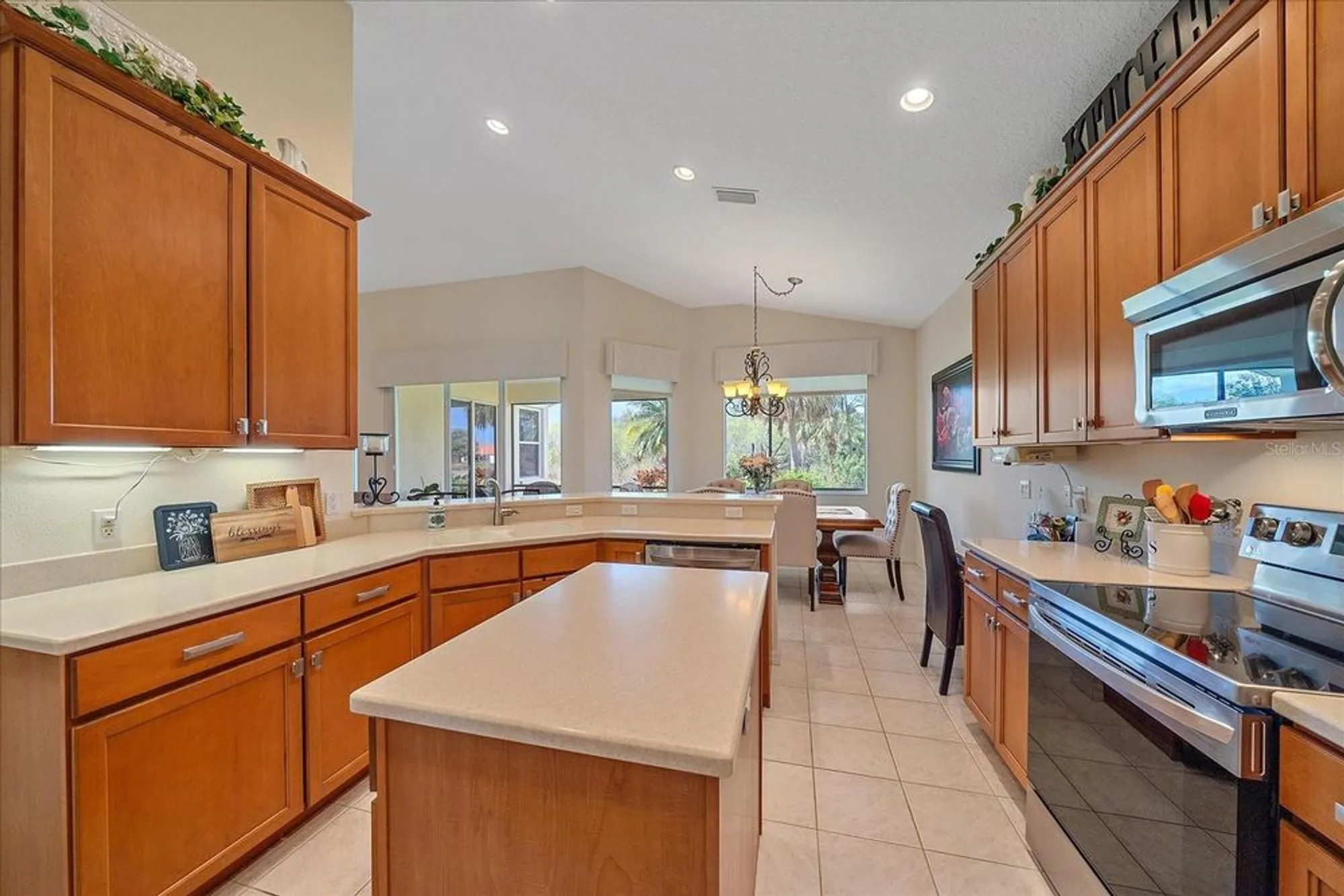 Property Slideshow image 14 of 43 | 6540 tailfeather way, Bradenton, FL, 34203