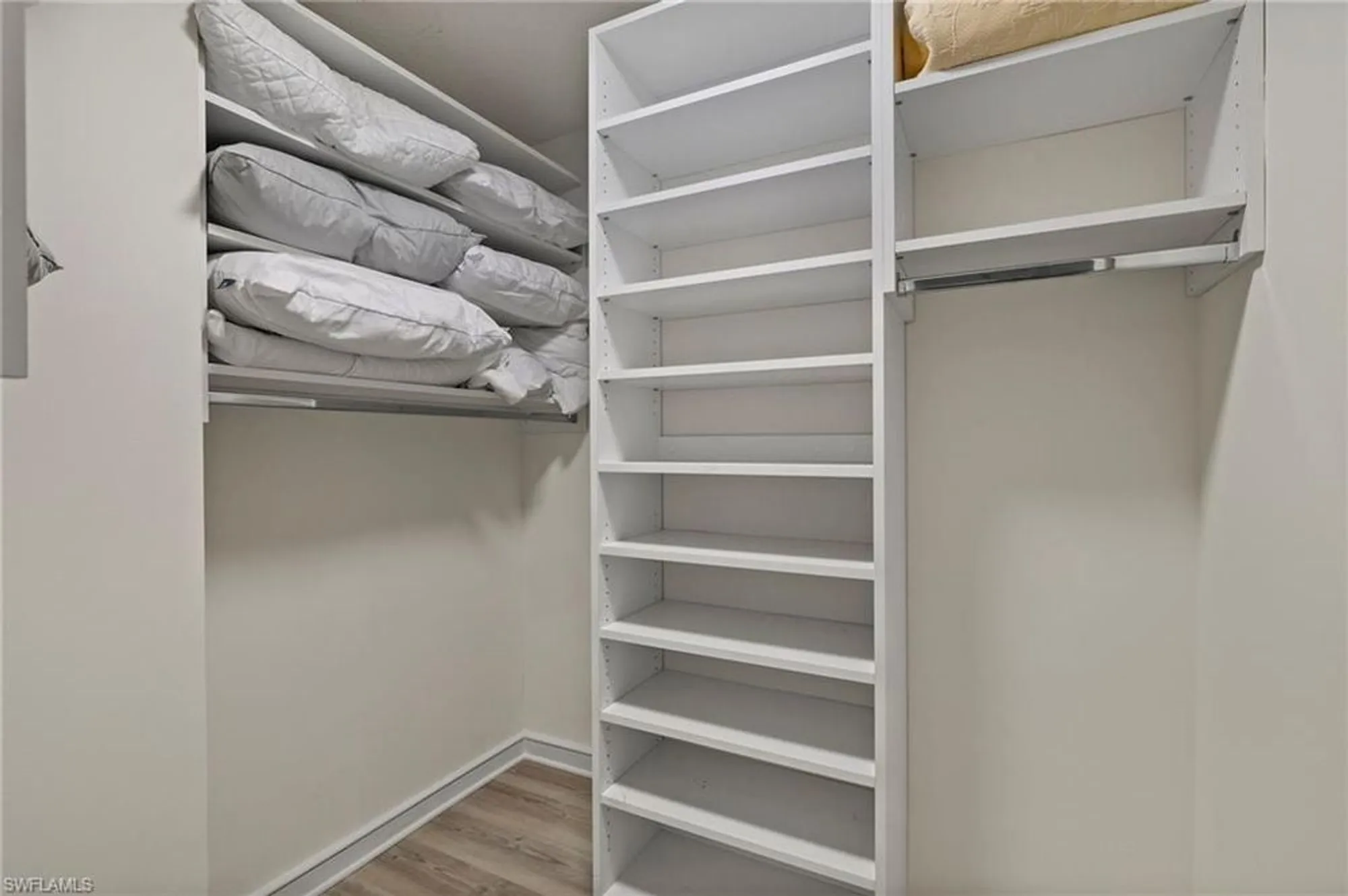 Property Slideshow image 20 of 36 | 100 glenview pl 202, Naples, FL, 34108