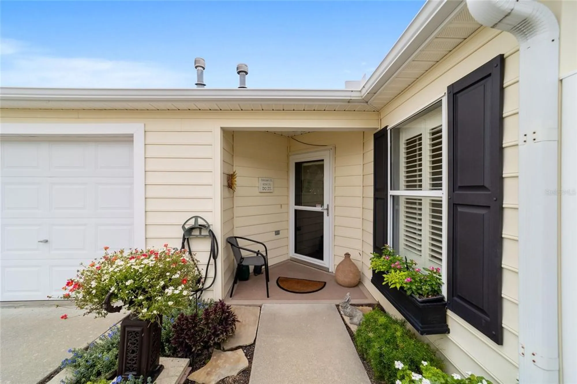 Property Slideshow image 5 of 58 | 1402 conchas dr, The Villages, FL, 32162