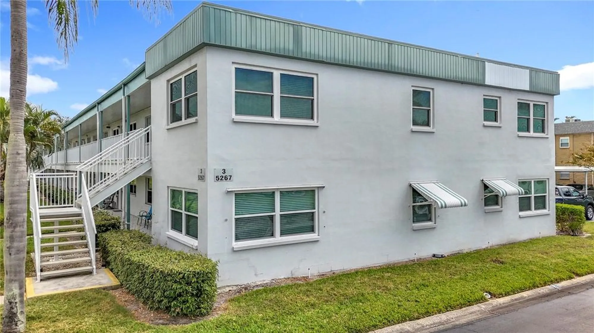 Property Slideshow image 3 of 64 | 5267 81st st n apt 26, Saint Petersburg, FL, 33709