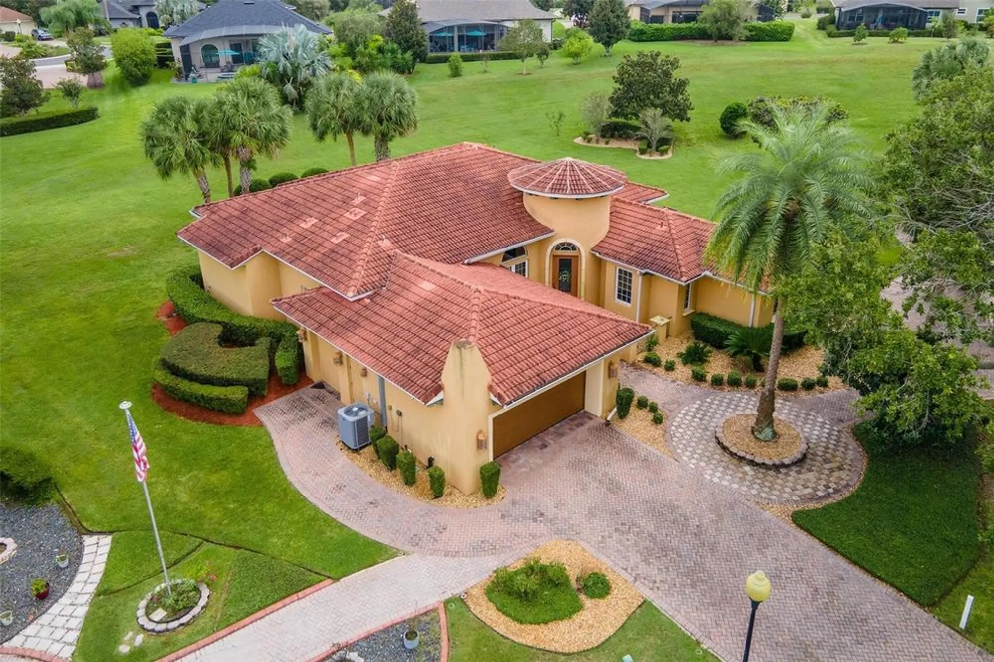 Property Slideshow image 37 of 47 | 38800 harborwoods pl, Lady Lake, FL, 32159