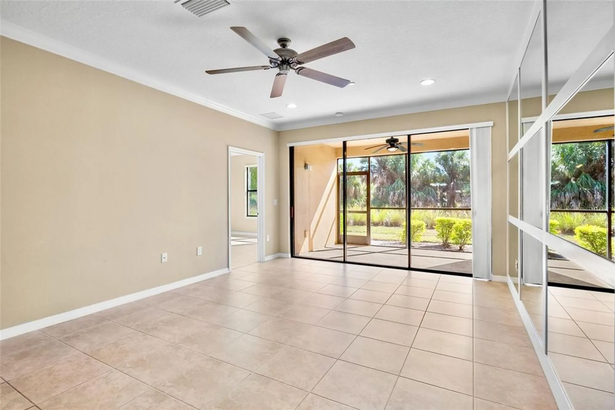 Property Slideshow image 7 of 49 | 5425 cicerone st 103, Sarasota, FL, 34238
