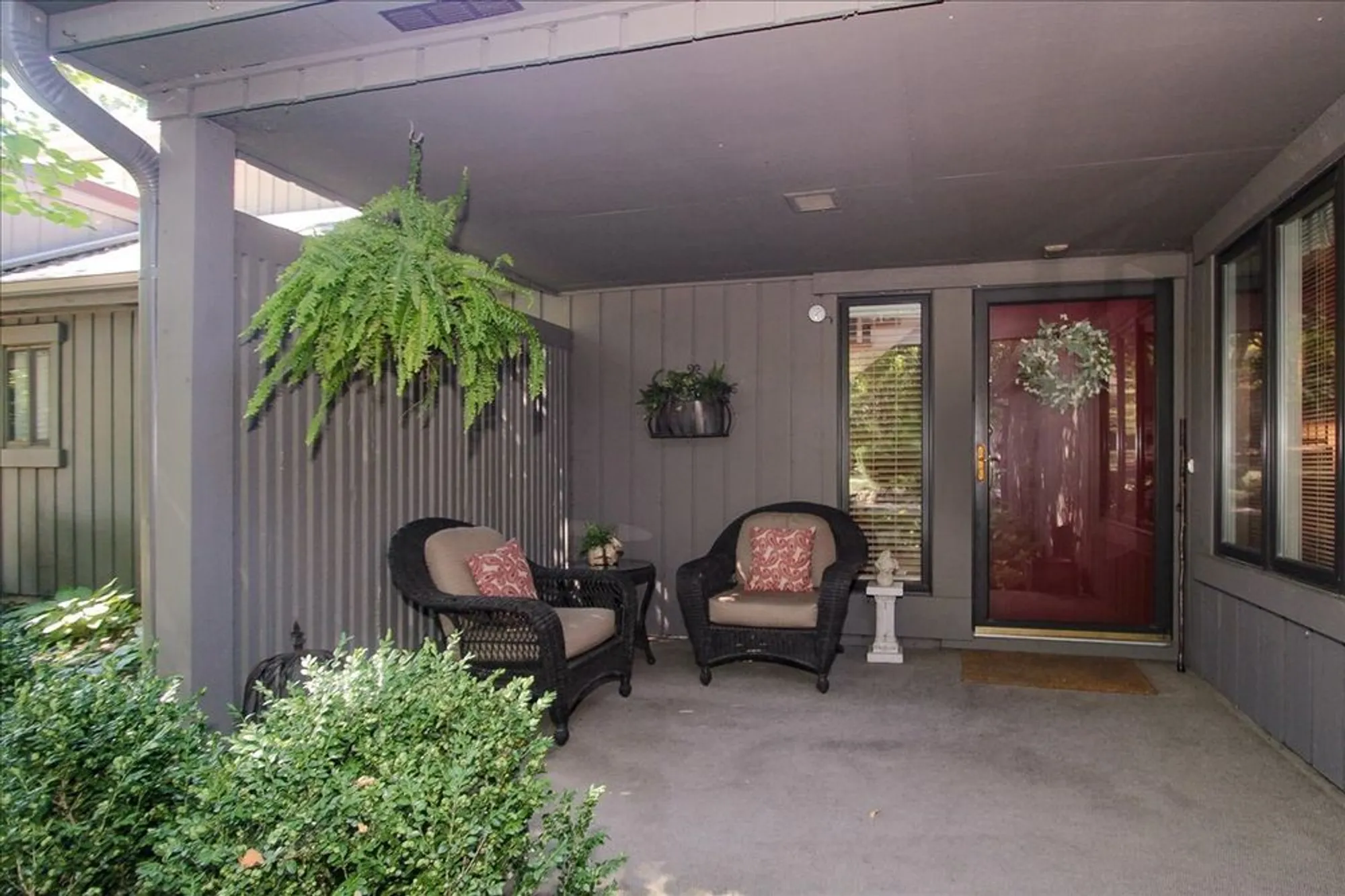 Property Slideshow image 5 of 54 | 660 old barn rd # f-24, Lake Barrington, IL, 60010