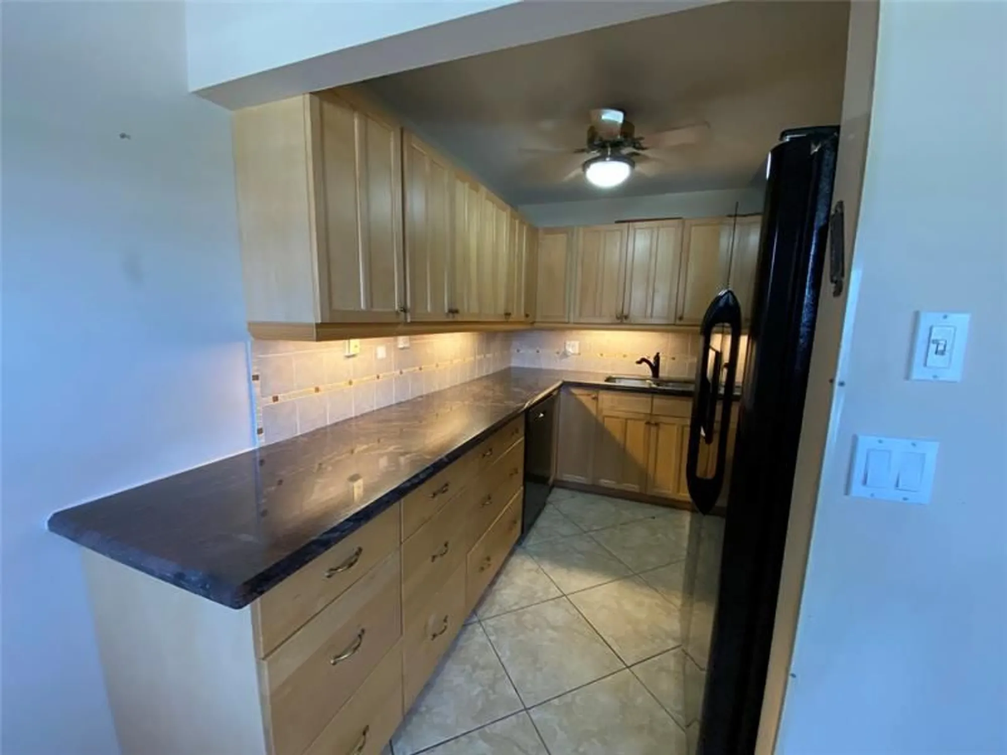 Property Slideshow image 2 of 44 | 2019 cambridge a # 2019, Deerfield Beach, FL, 33442