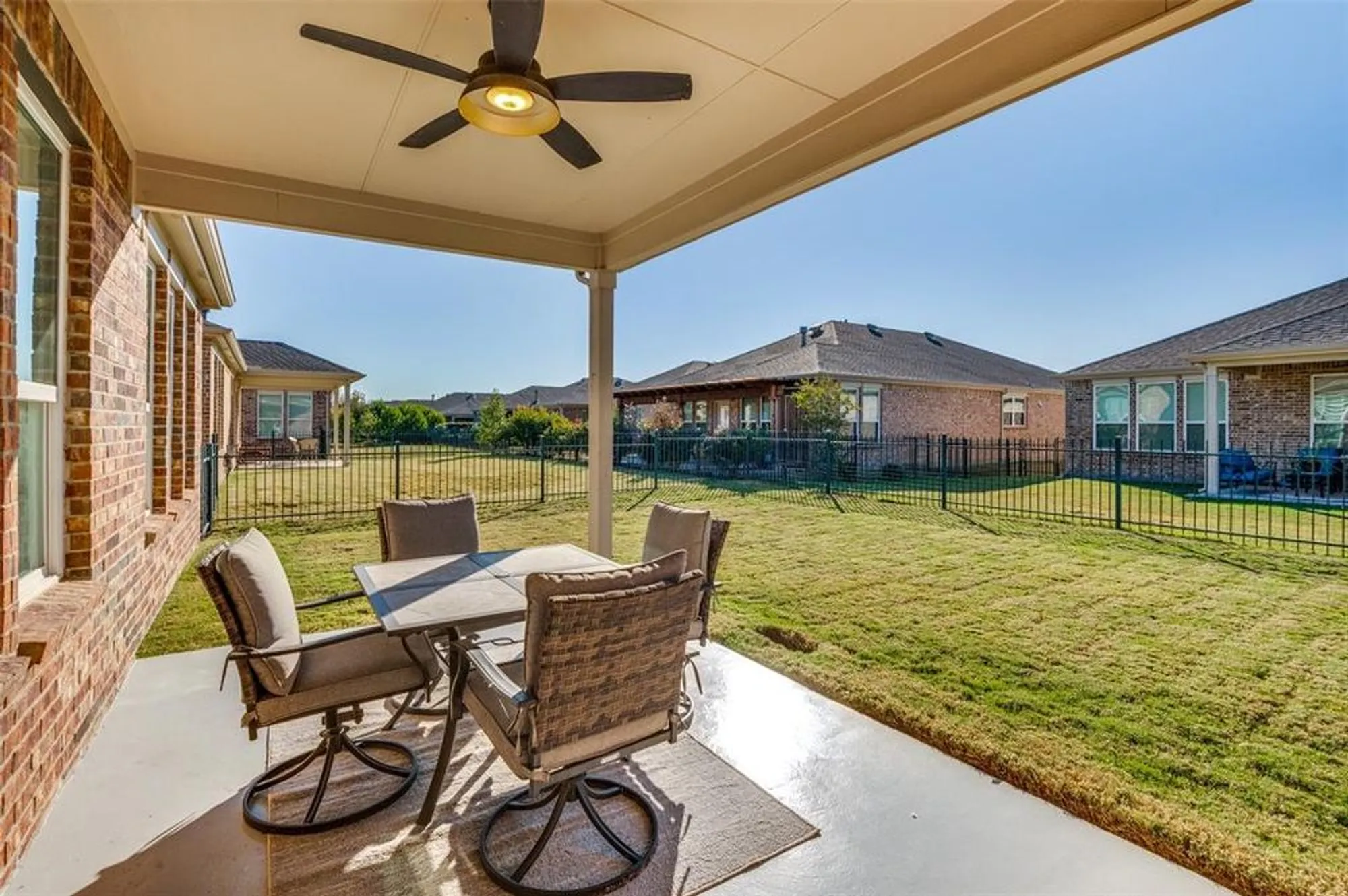 Property Slideshow image 20 of 25 | 1845 plantation crest dr, Frisco, TX, 75036