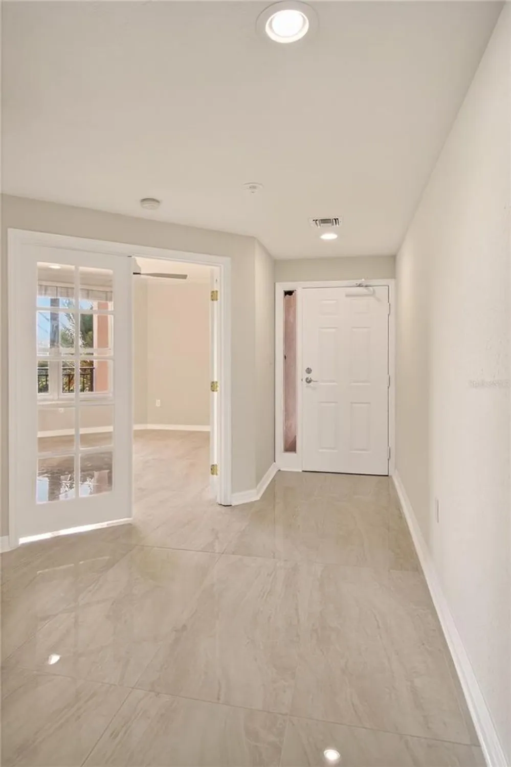 Property Slideshow image 4 of 59 | 5430 eagles point cir 202, Sarasota, FL, 34231