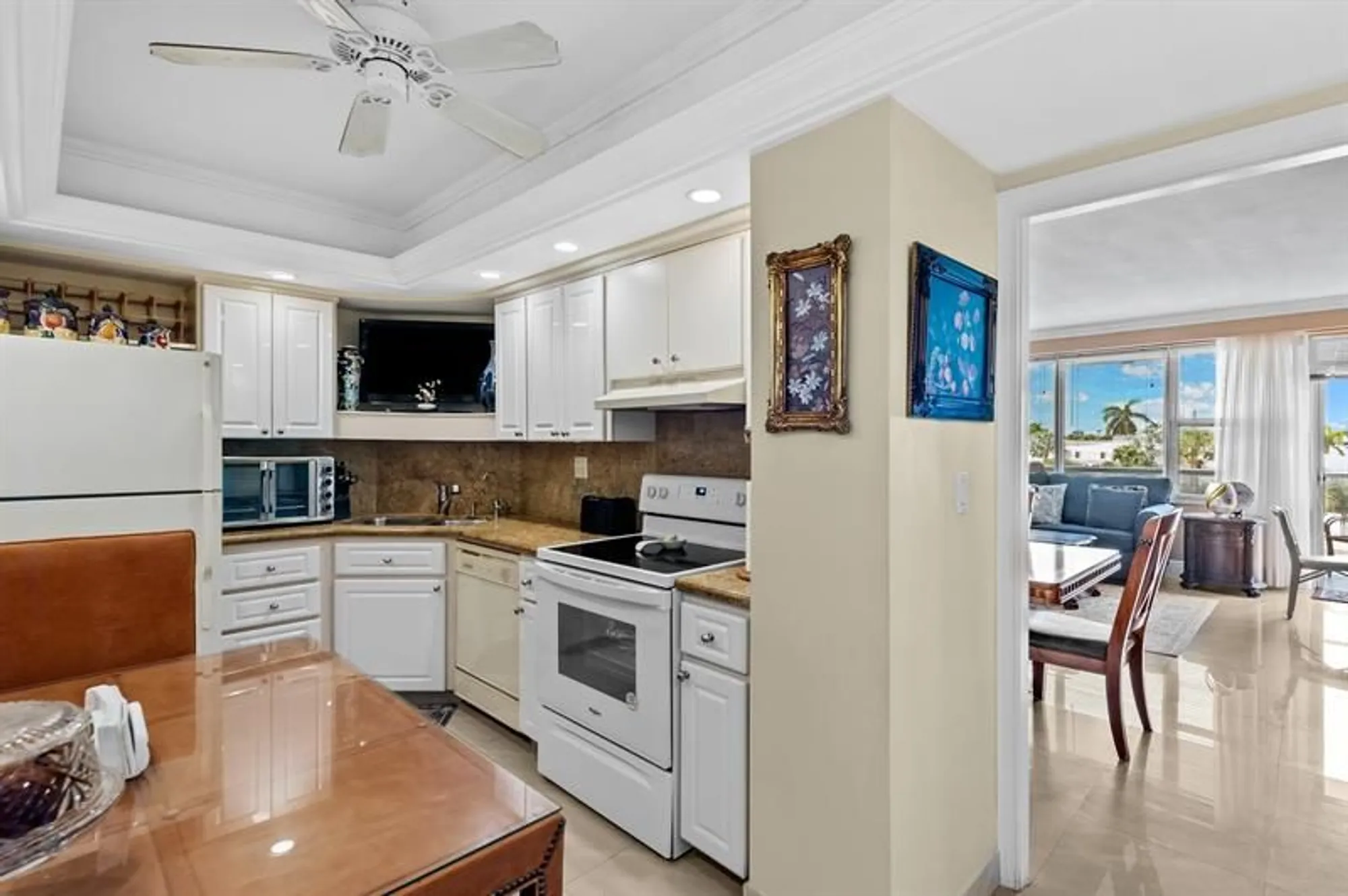 Property Slideshow image 7 of 61 | 3300 ne 36th st 302, Fort Lauderdale, FL, 33308