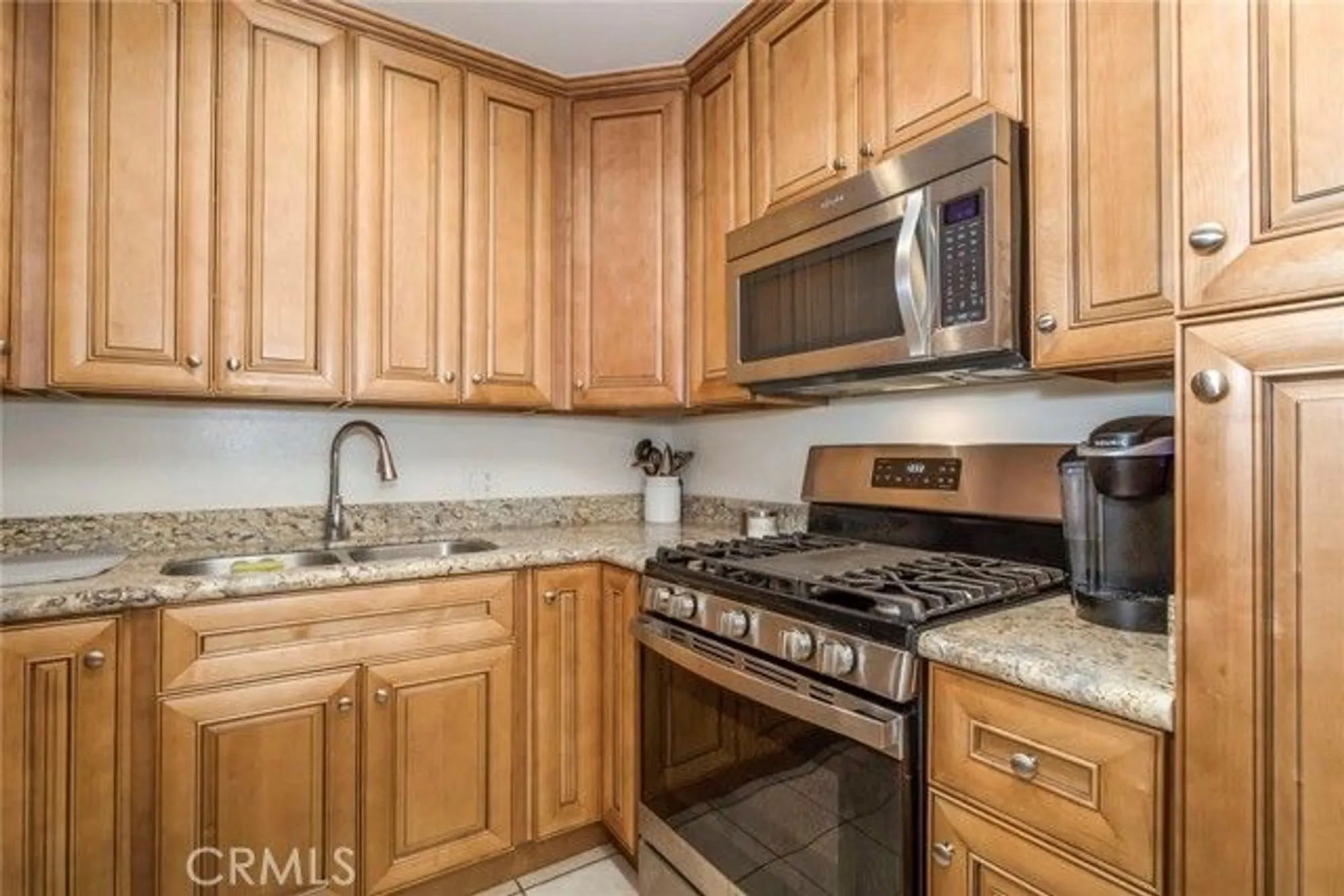 Property Slideshow image 12 of 35 | 19124 avenue of the oaks a, Newhall, CA, 91321