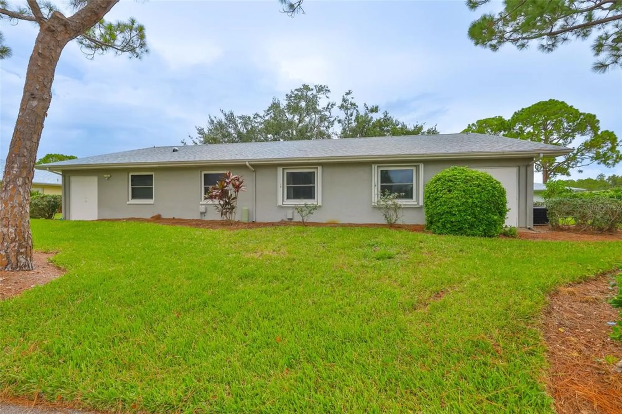 Property Slideshow image 31 of 36 | 2206 horsham pl, Sun City Center, FL, 33573