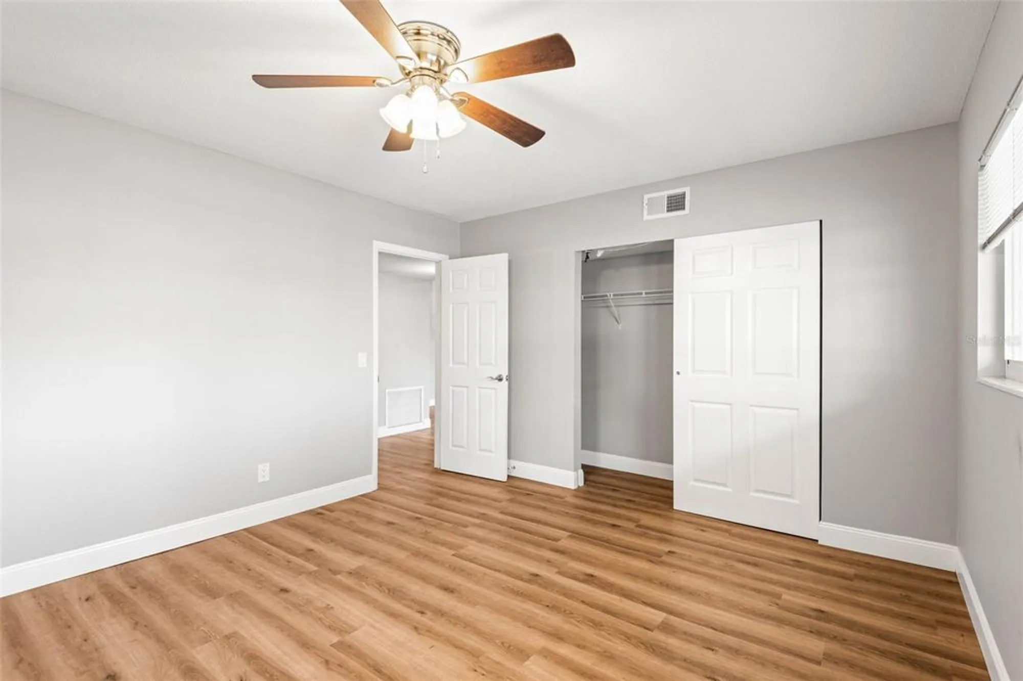 Property Slideshow image 18 of 32 | 2041 australia way 35, Clearwater, FL, 33763
