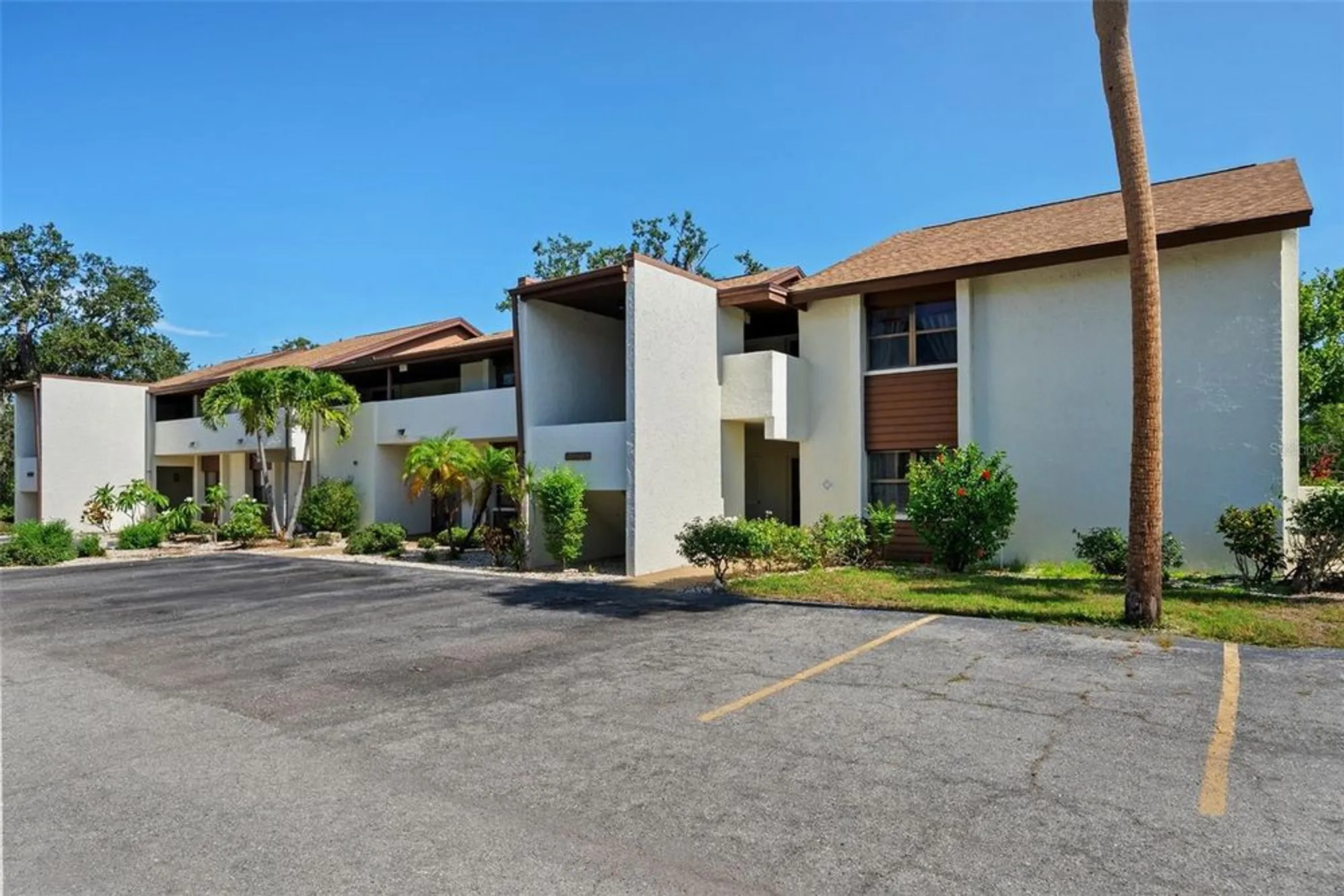 Property Slideshow image 8 of 50 | 6061 fairway ln 1411, Bradenton, FL, 34210