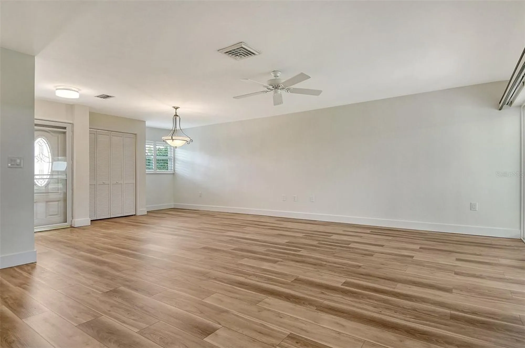 Property Slideshow image 15 of 65 | 119 whispering sands cir # v36, Sarasota, FL, 34242