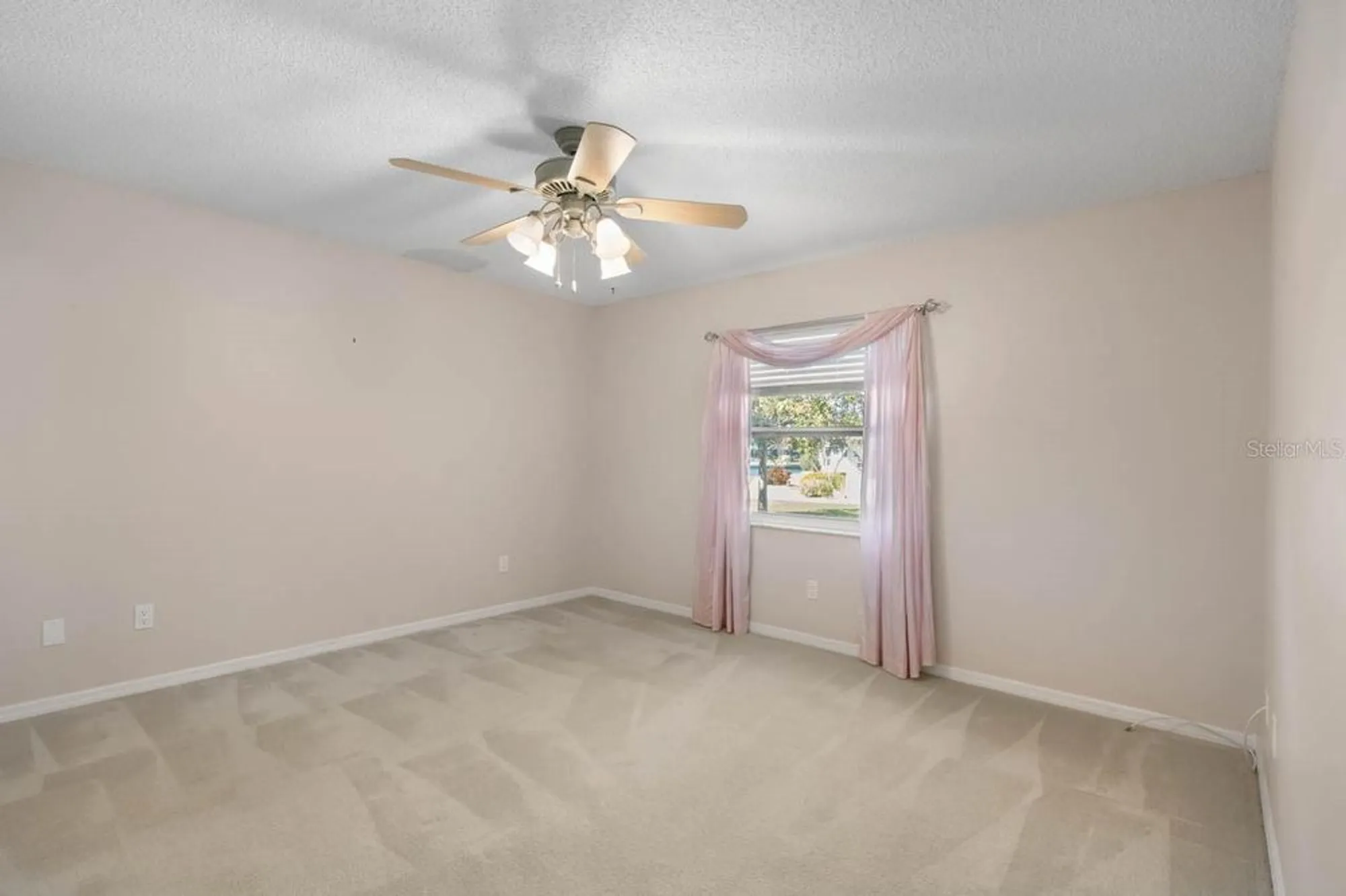 Property Slideshow image 10 of 24 | 910 bluewater dr, Sun City Center, FL, 33573
