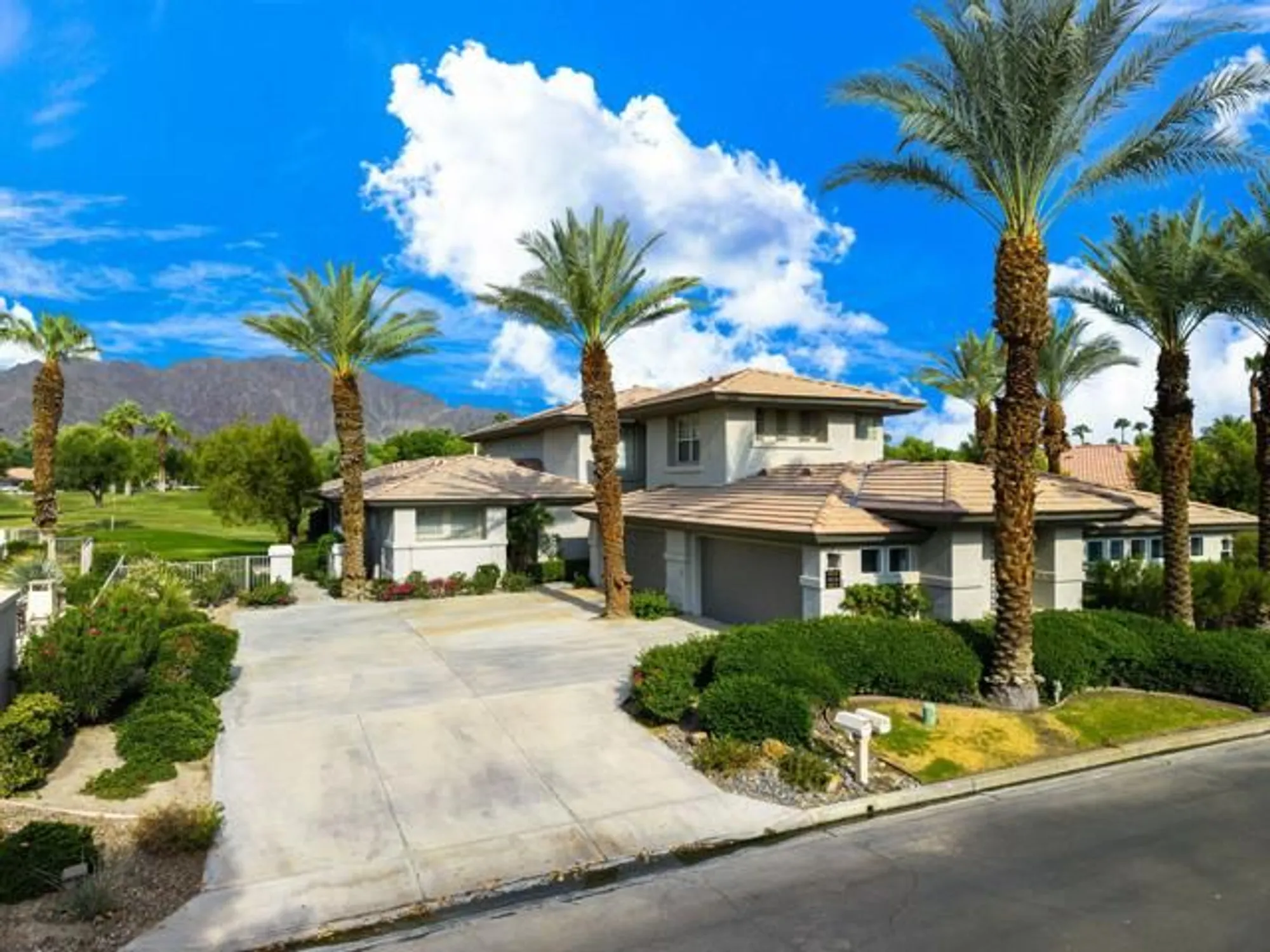 Property Slideshow image 4 of 43 | 55199 laurel vly, La Quinta, CA, 92253
