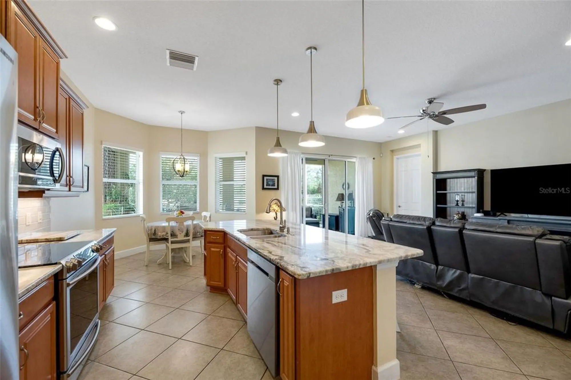 Property Slideshow image 13 of 35 | 1649 emerald dunes dr, Sun City Center, FL, 33573