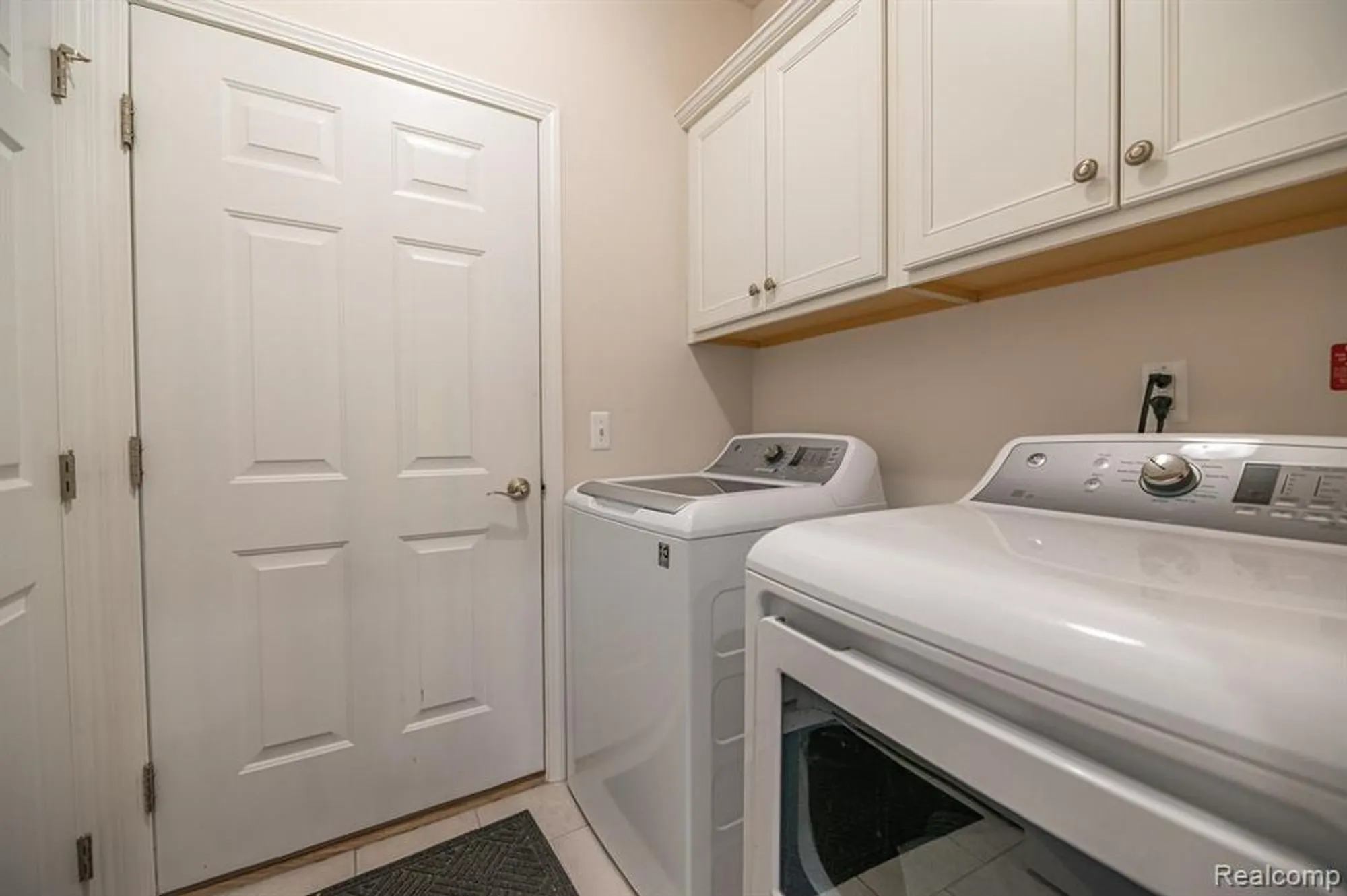 Property Slideshow image 10 of 33 | 3057 bridgewater rd, Auburn Hills, MI, 48326