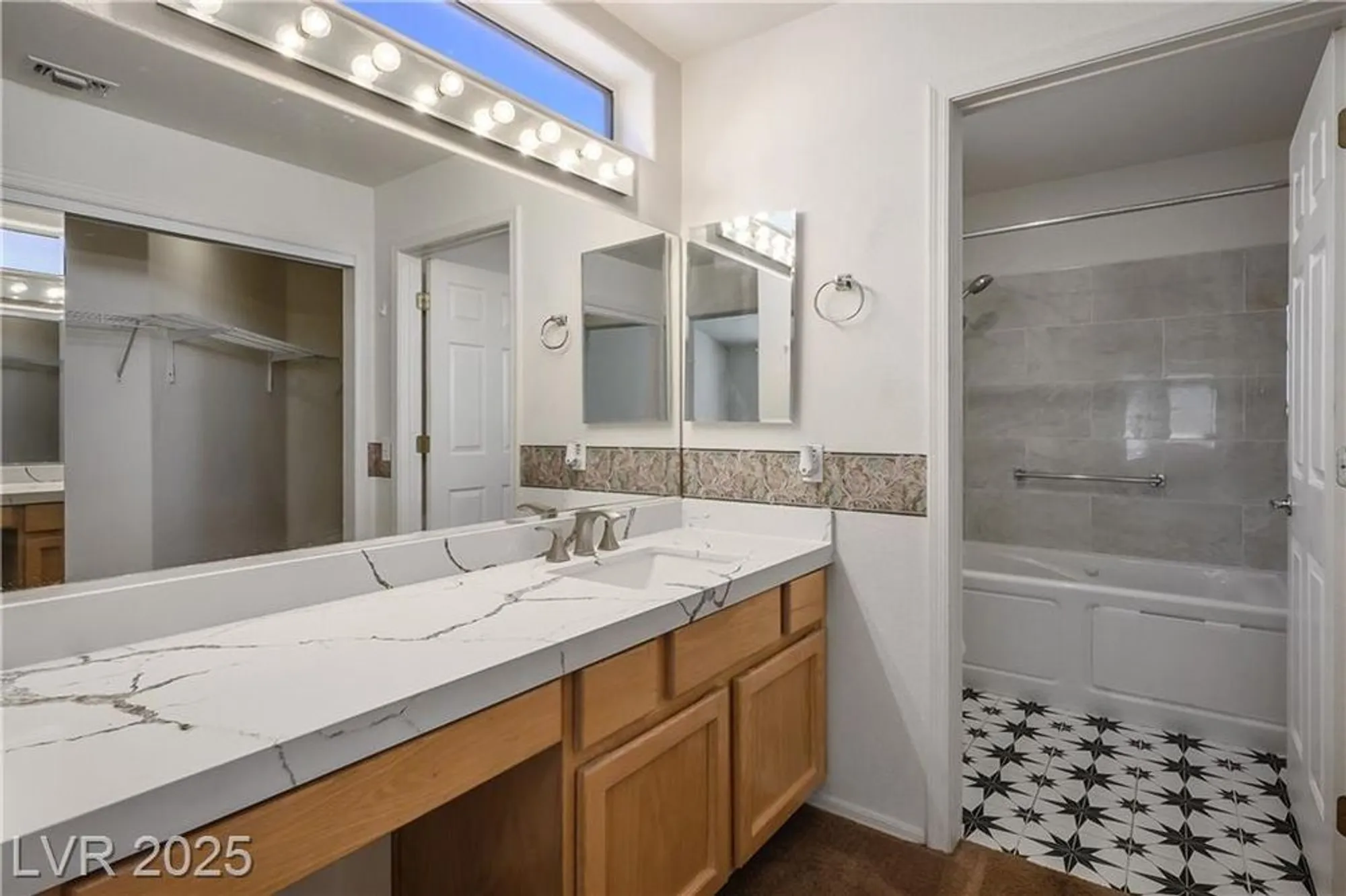 Property Slideshow image 18 of 74 | 10505 linden wood ct, Las Vegas, NV, 89134