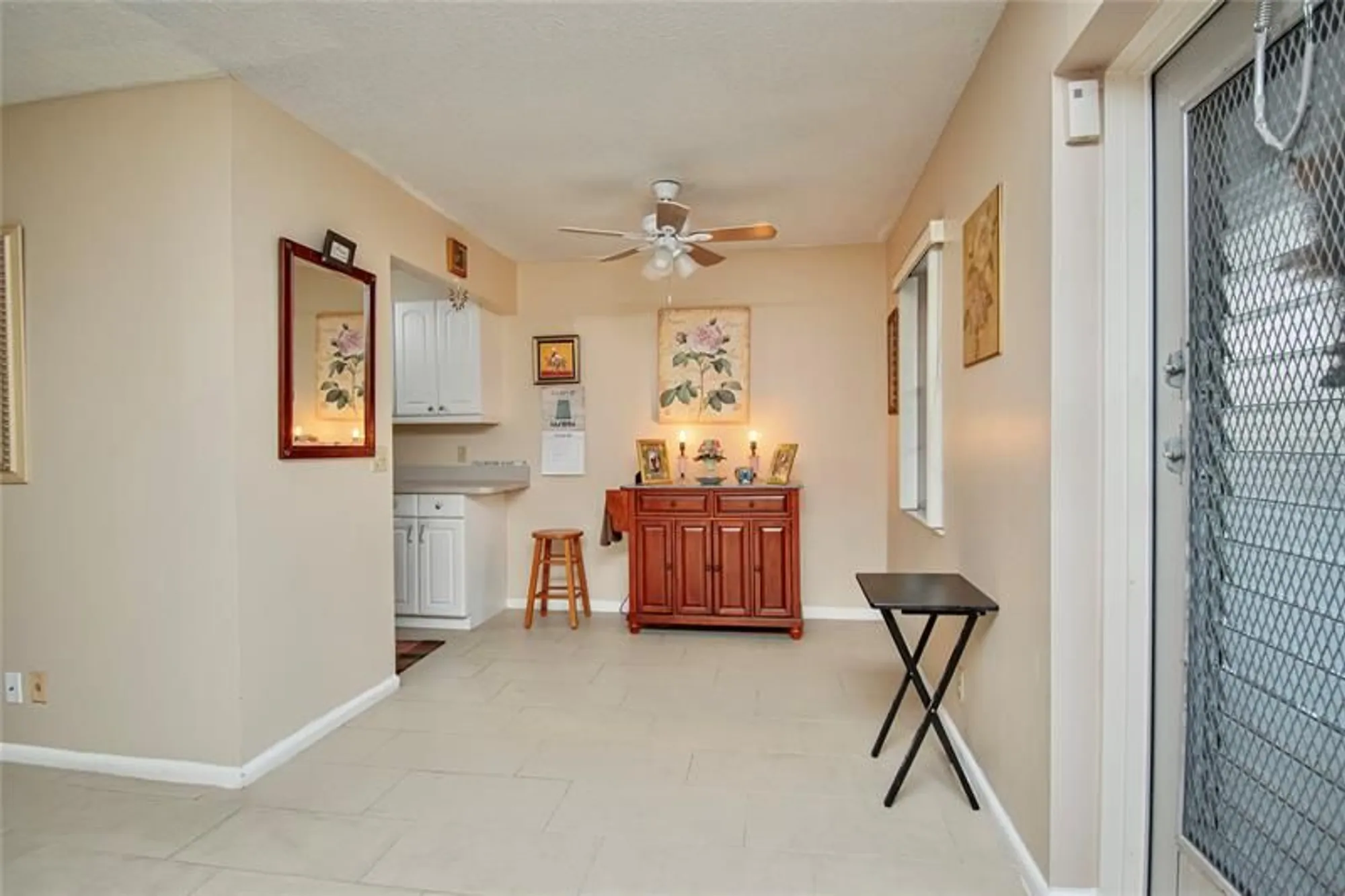 Property Slideshow image 4 of 30 | 235 kent n # 235, West Palm Beach, FL, 33417