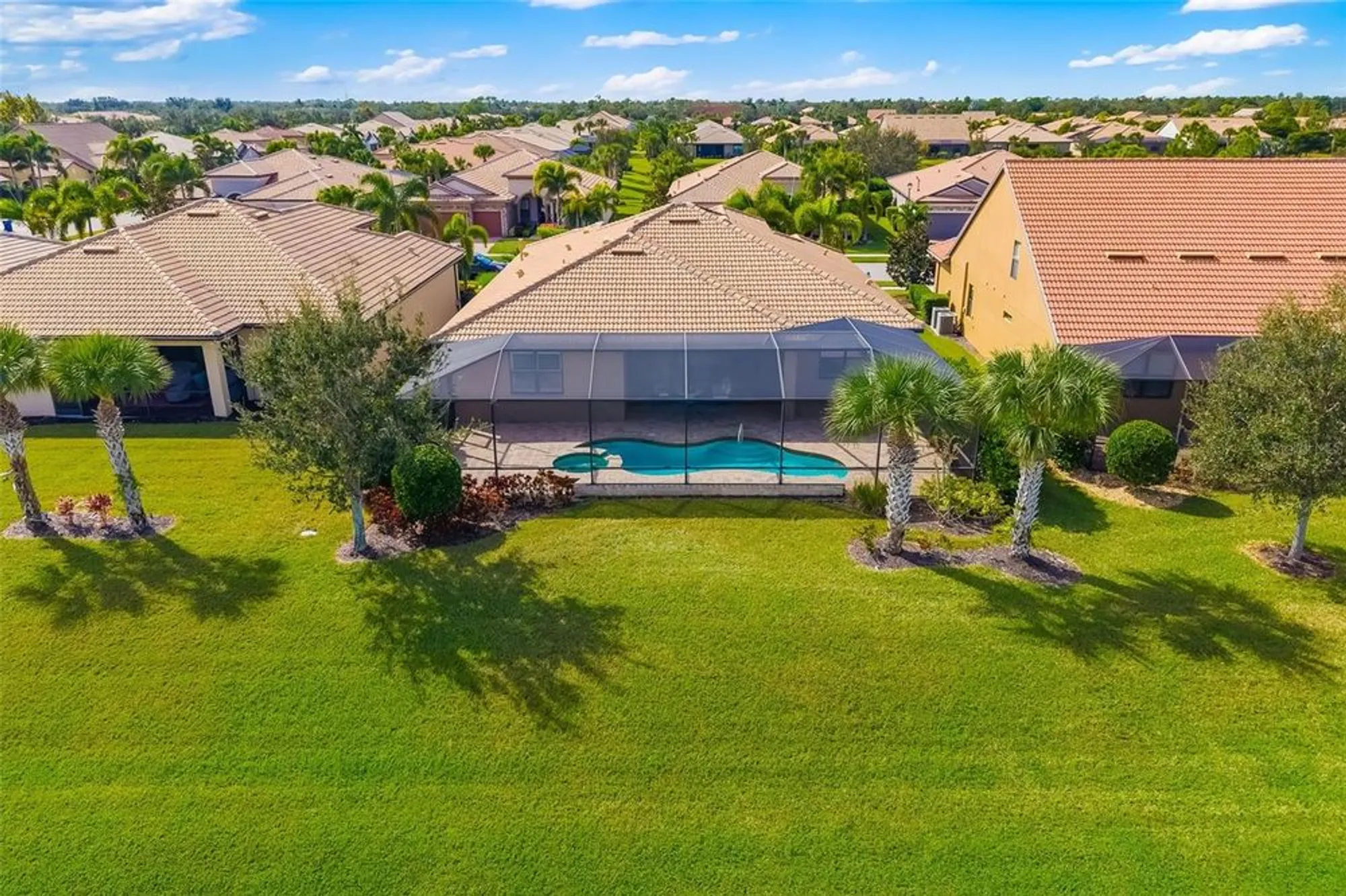 Property Slideshow image 14 of 83 | 11192 whimbrel ln, Sarasota, FL, 34238