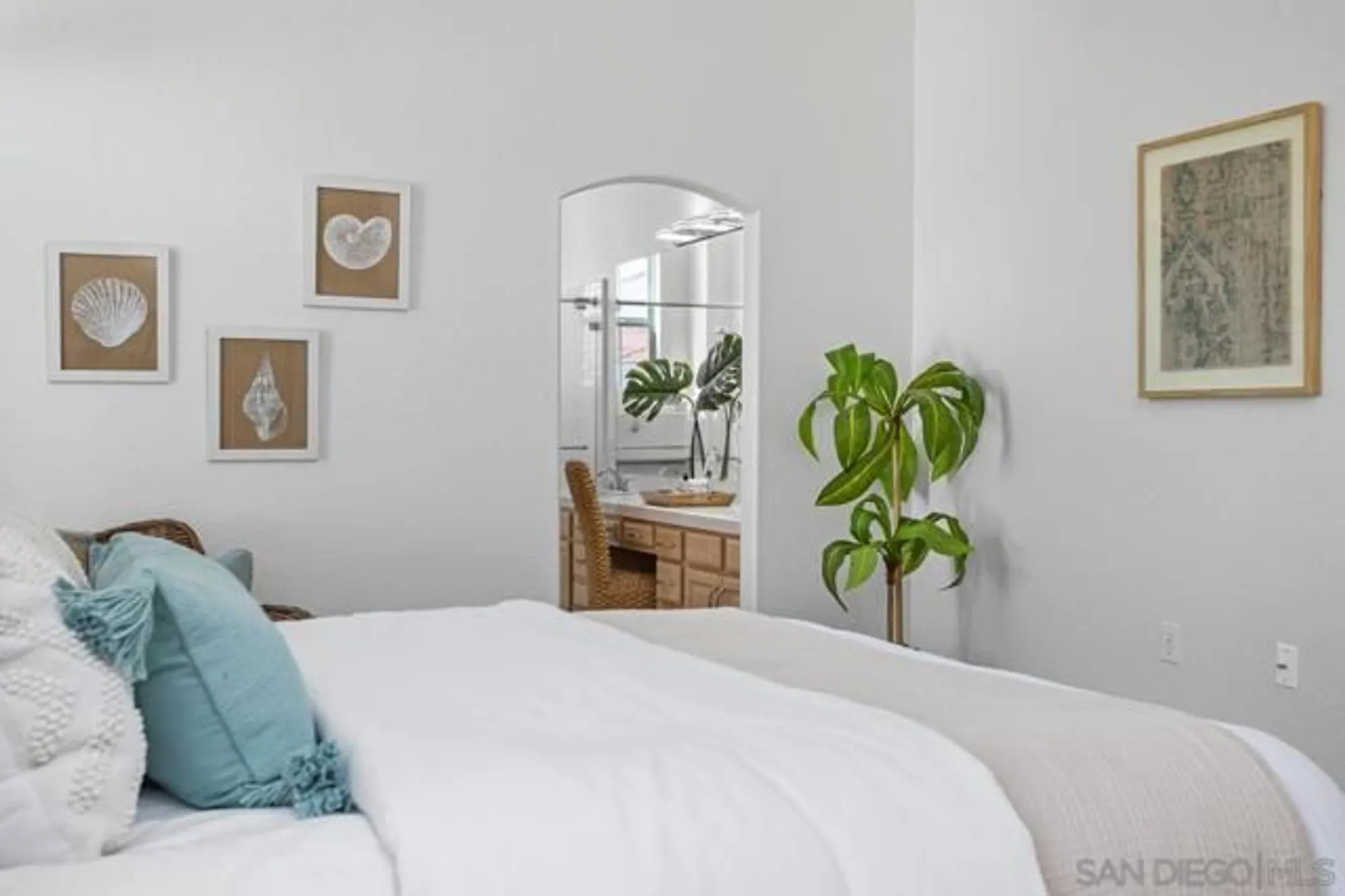 Property Slideshow image 23 of 45 | 3328 malta way, Oceanside, CA, 92056