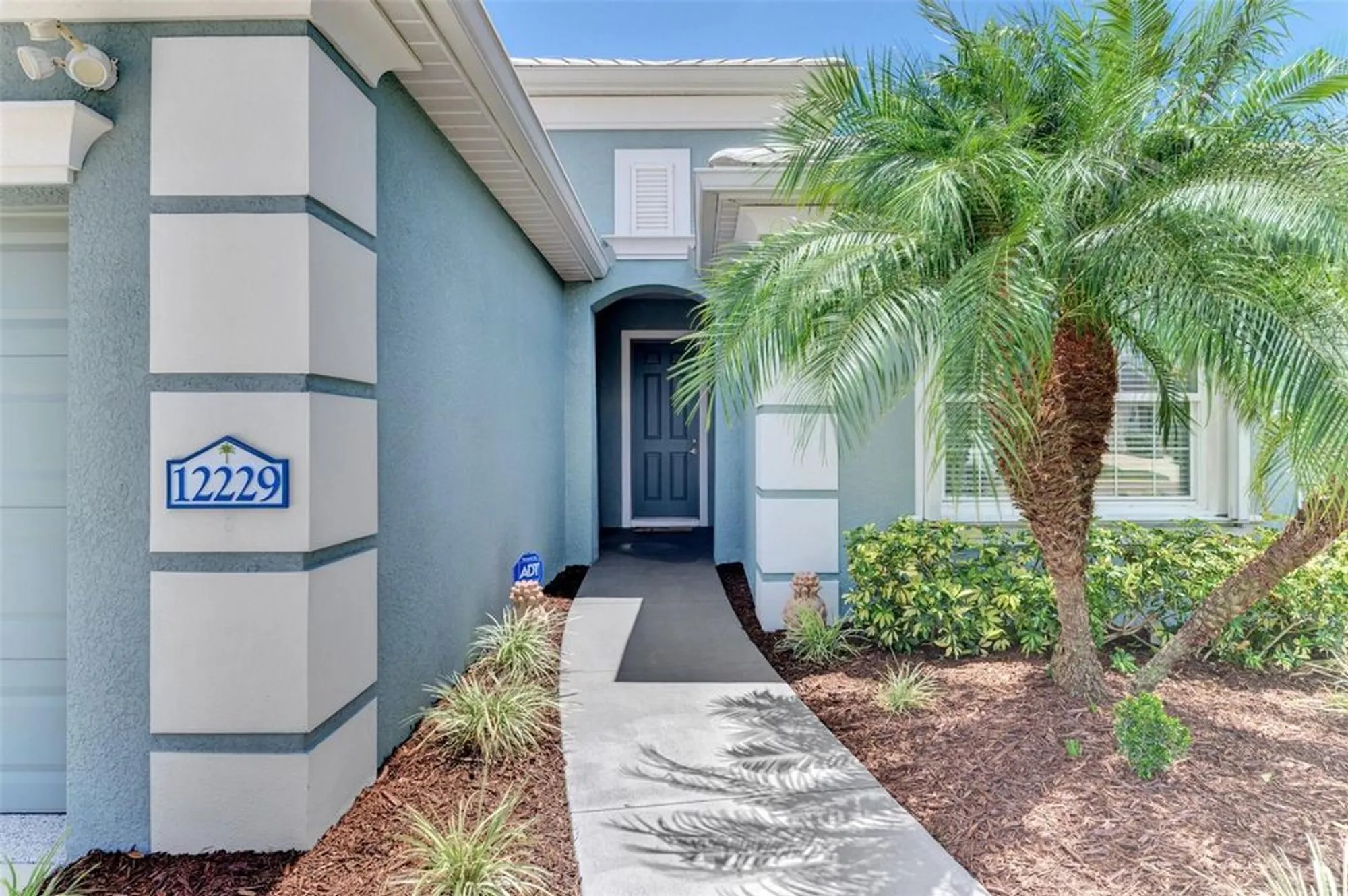 Property Slideshow image 4 of 100 | 12229 stuart dr, Venice, FL, 34293