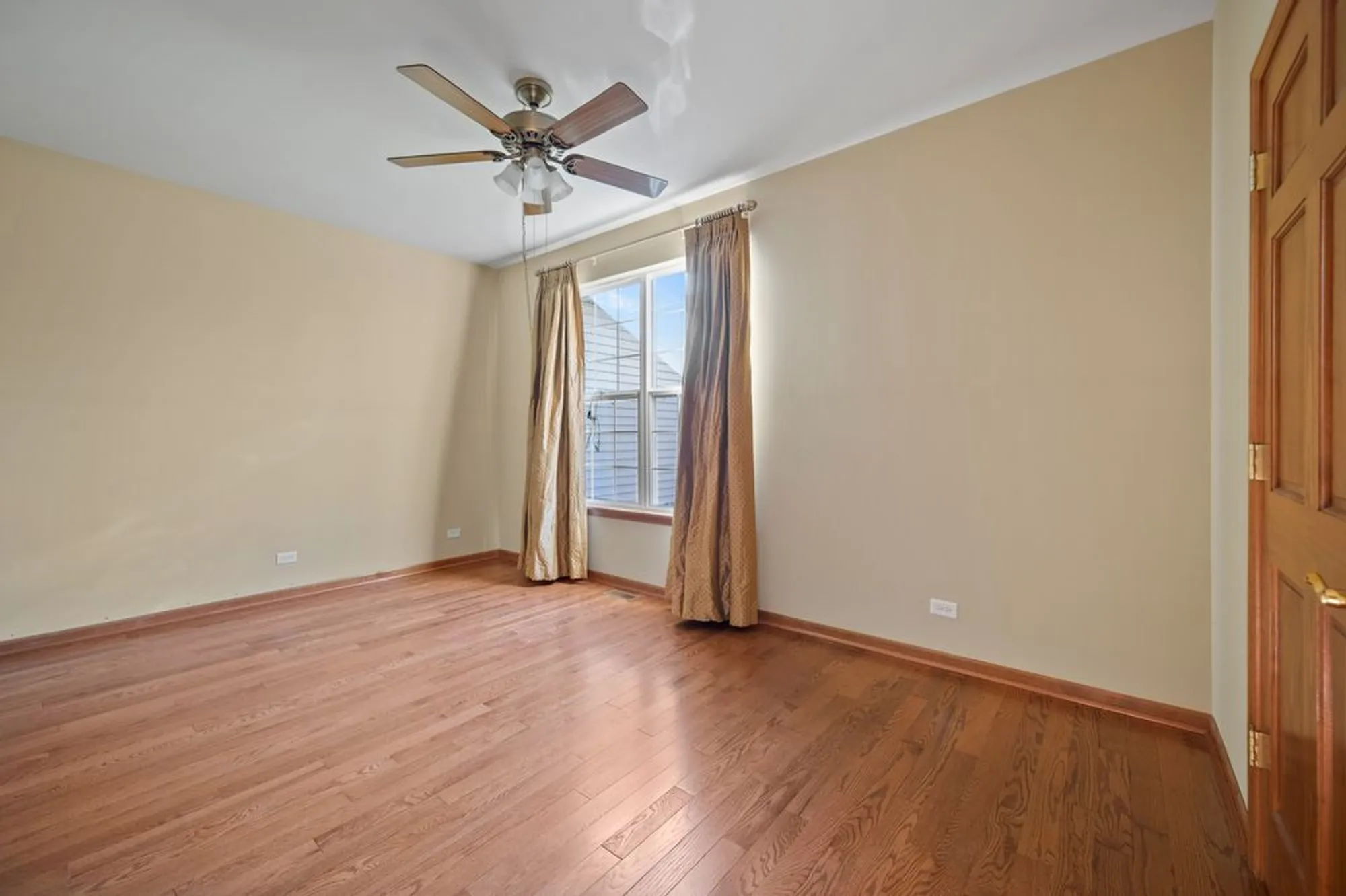 Property Slideshow image 17 of 30 | 1176 heathrow ln, Aurora, IL, 60502