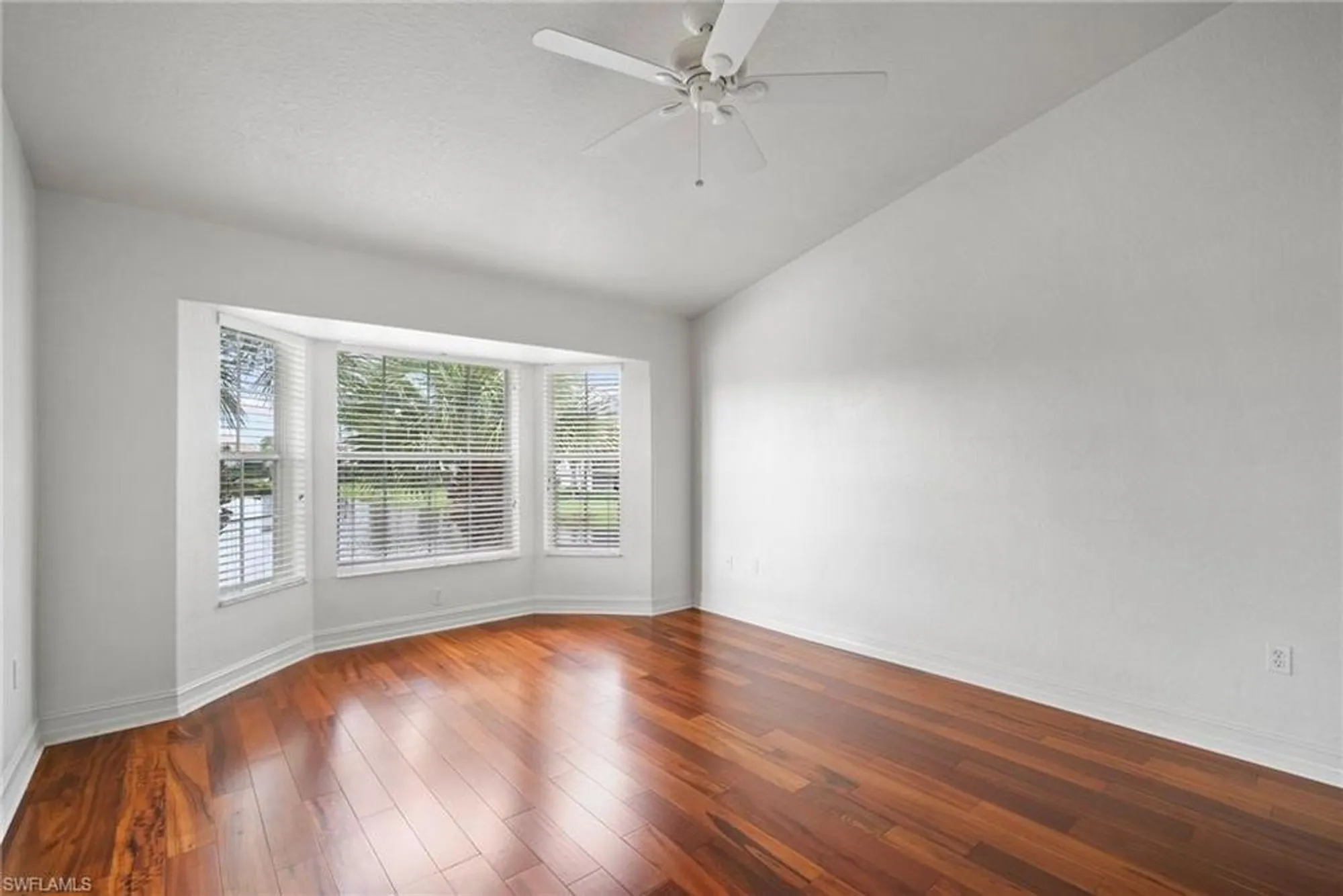 Property Slideshow image 17 of 36 | 8196 saratoga dr 503, Naples, FL, 34113