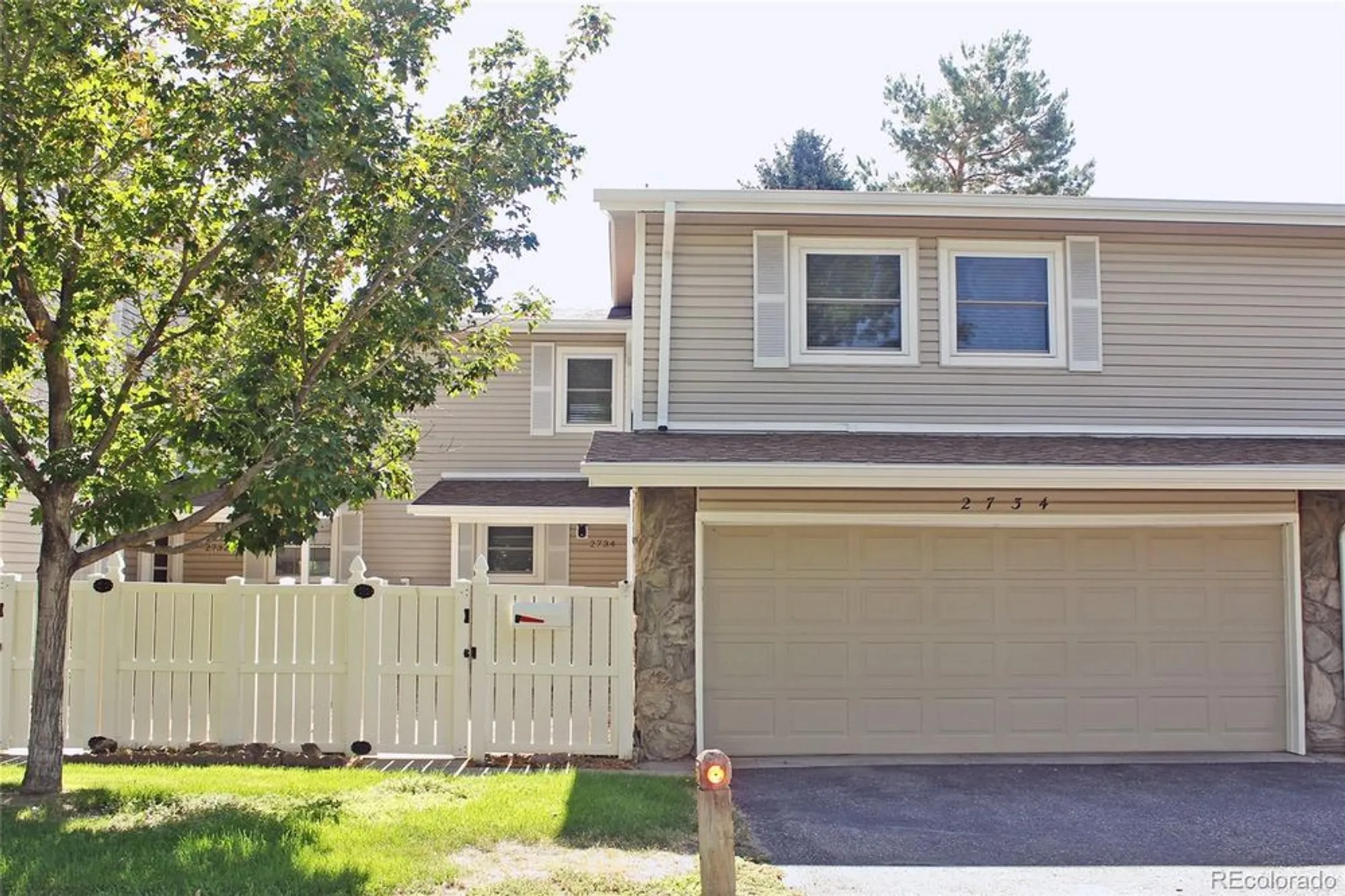 Property Slideshow image 1 of 35 | 2734 s heather gardens way, Aurora, CO, 80014