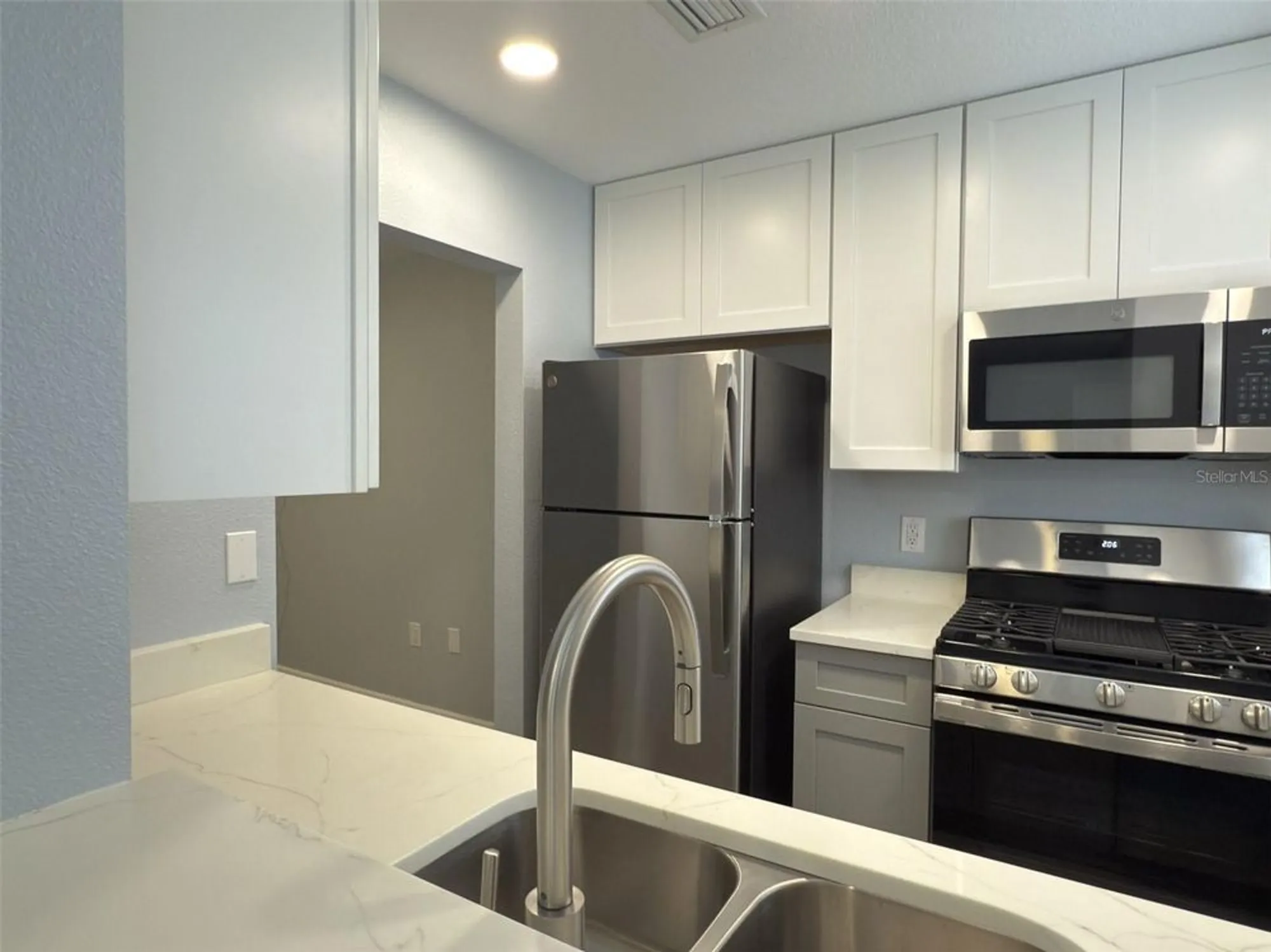 Property Slideshow image 10 of 20 | 5521 80th st n unit 306, Saint Petersburg, FL, 33709