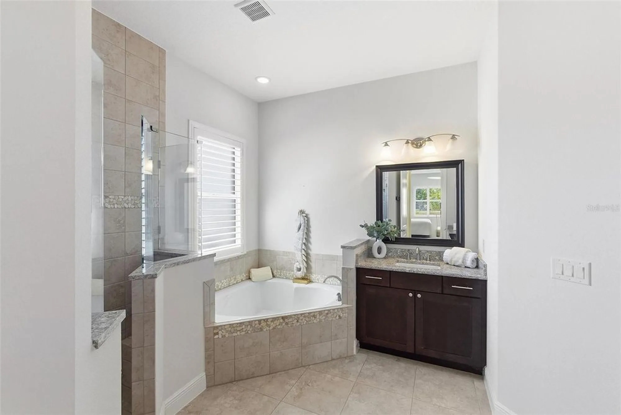 Property Slideshow image 21 of 47 | 39500 hillrise ln, Lady Lake, FL, 32159