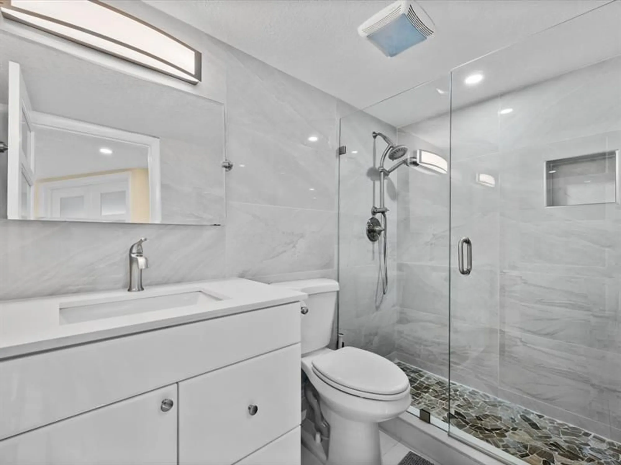Property Slideshow image 24 of 44 | 9300 n hollybrook lake dr 303, Pembroke Pines, FL, 33025