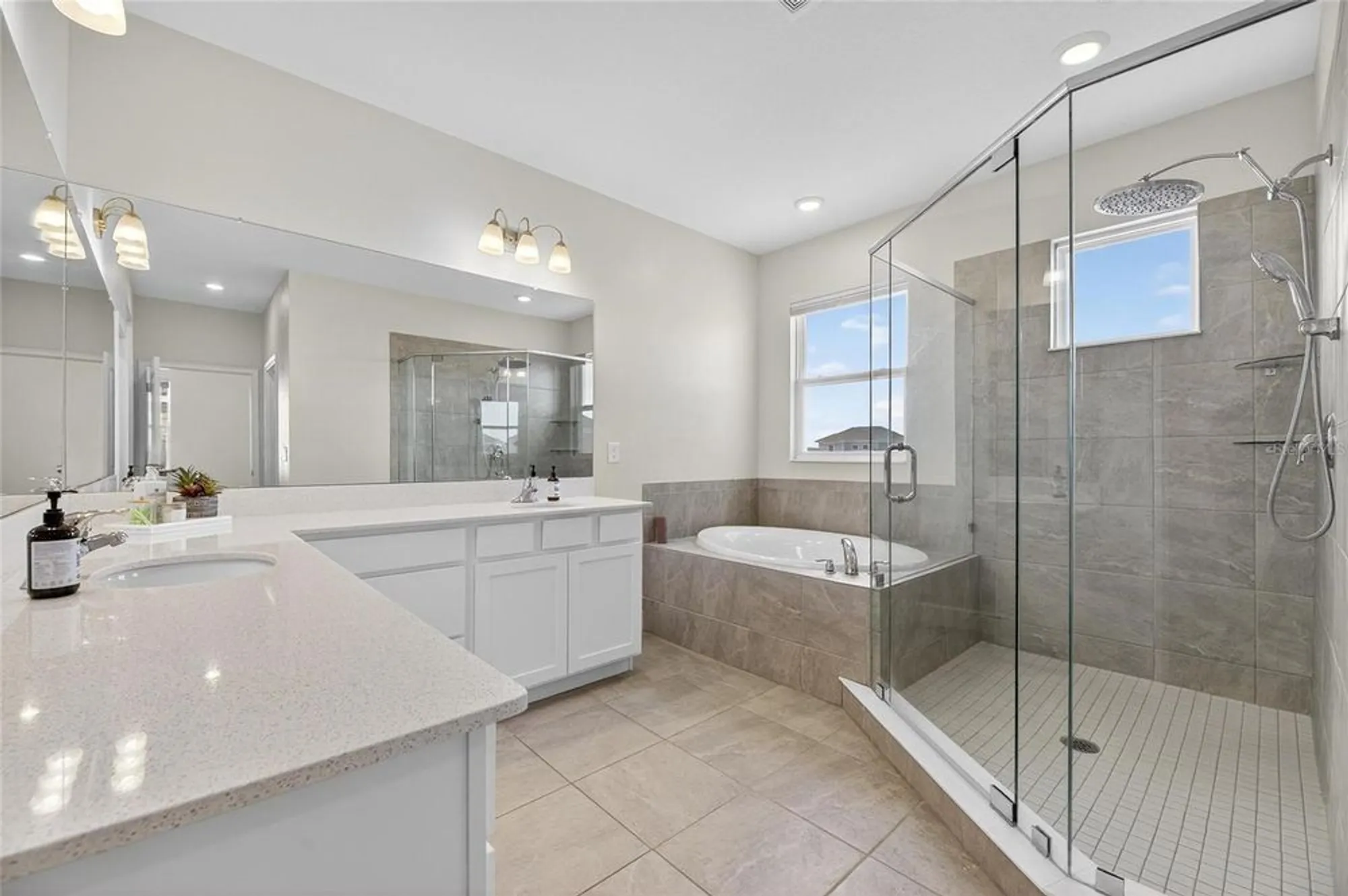 Property Slideshow image 36 of 91 | 324 blackrock ln, Apollo Beach, FL, 33572