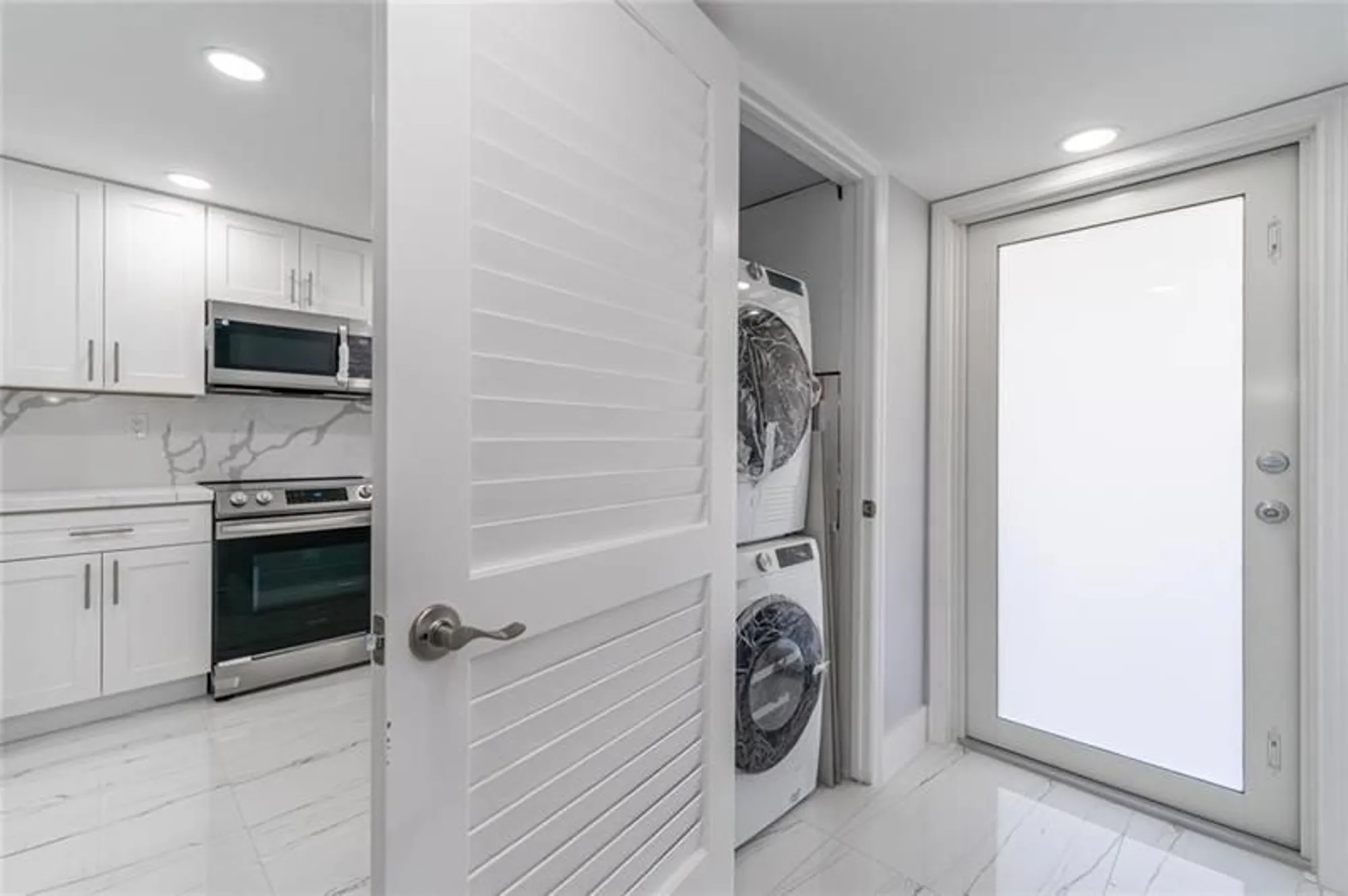 Property Slideshow image 5 of 28 | 361 s hollybrook dr 105, Pembroke Pines, FL, 33025