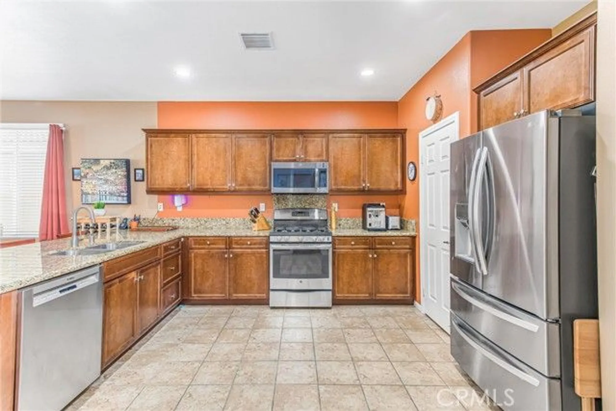 Property Slideshow image 7 of 50 | 1476 signal peak, Beaumont, CA, 92223