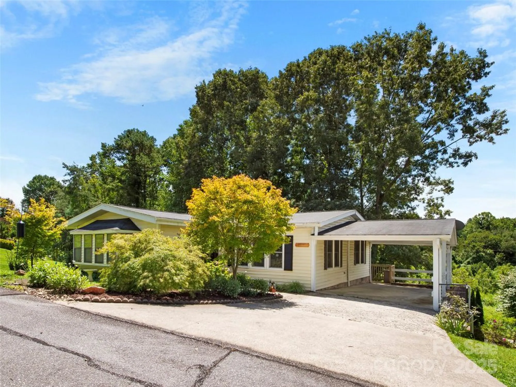 Property Slideshow image 1 of 27 | 200 cranbrook cir, Hendersonville, NC, 28792