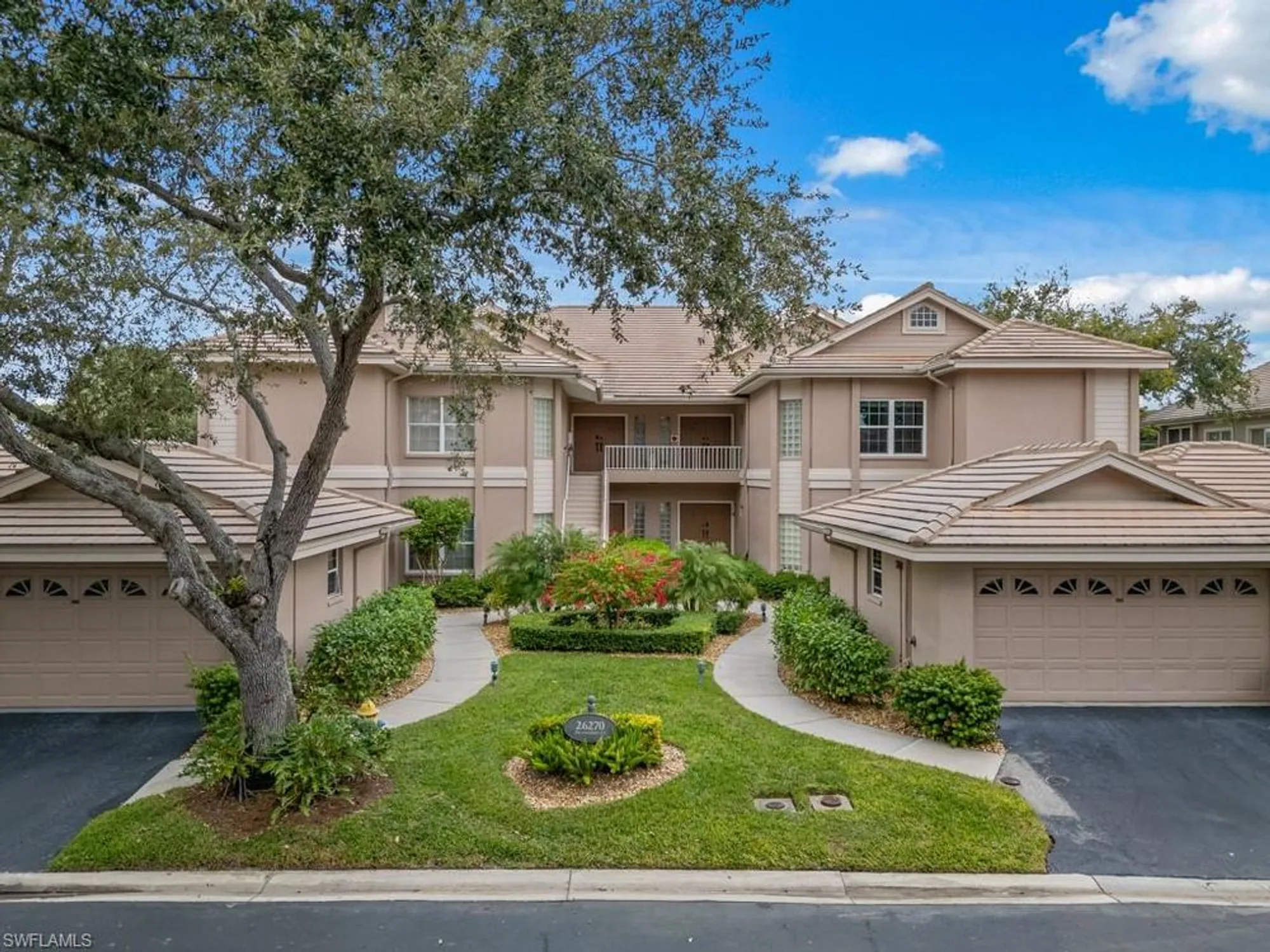 Property Slideshow image 4 of 35 | 26270 devonshire ct 202, Bonita Springs, FL, 34134