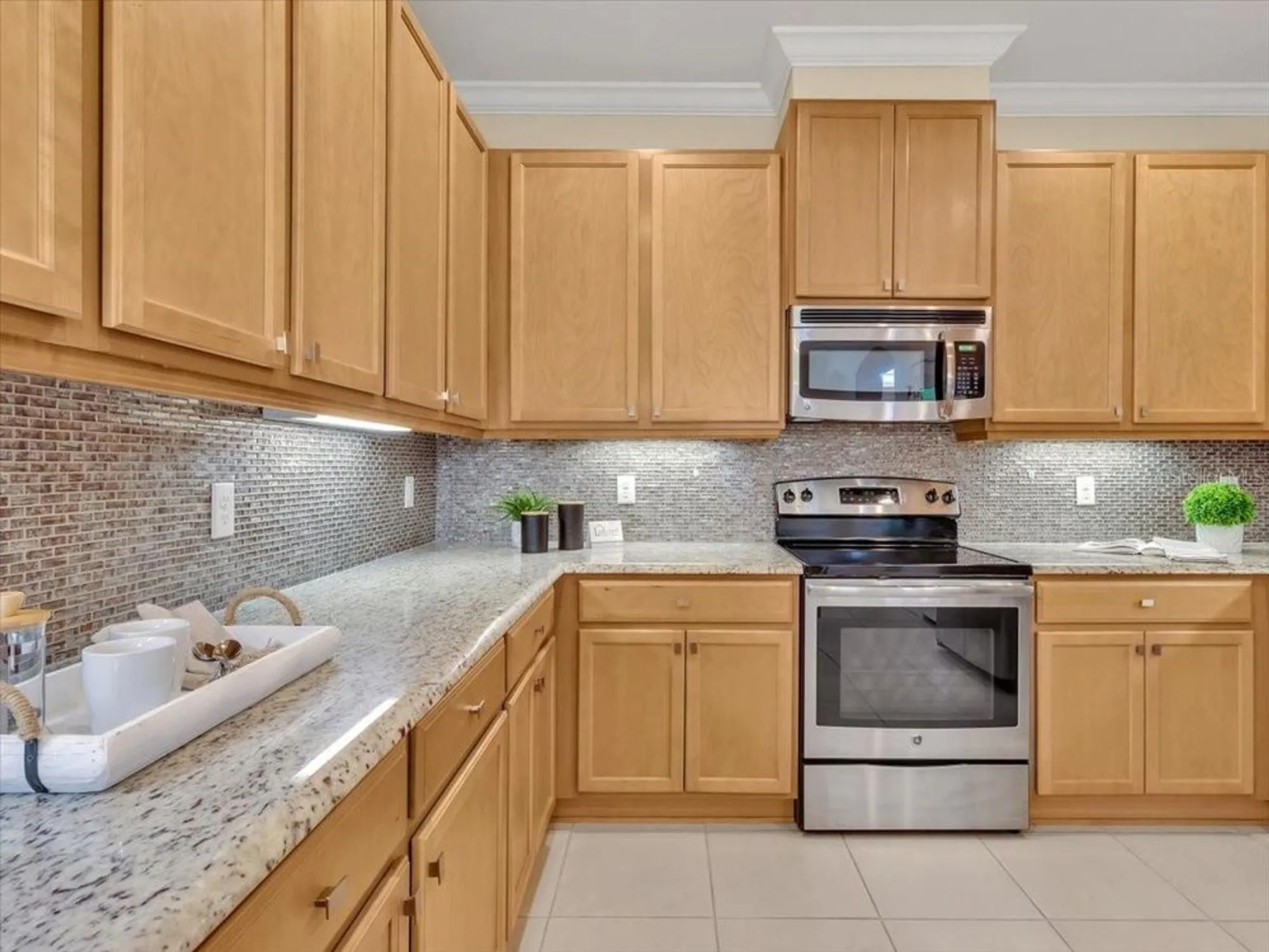 Property Slideshow image 13 of 52 | 635 chipper dr, Sun City Center, FL, 33573