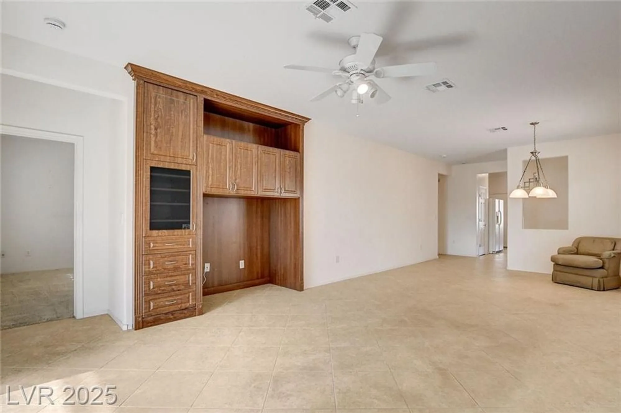 Property Slideshow image 14 of 48 | 2421 willow wren dr, North Las Vegas, NV, 89084