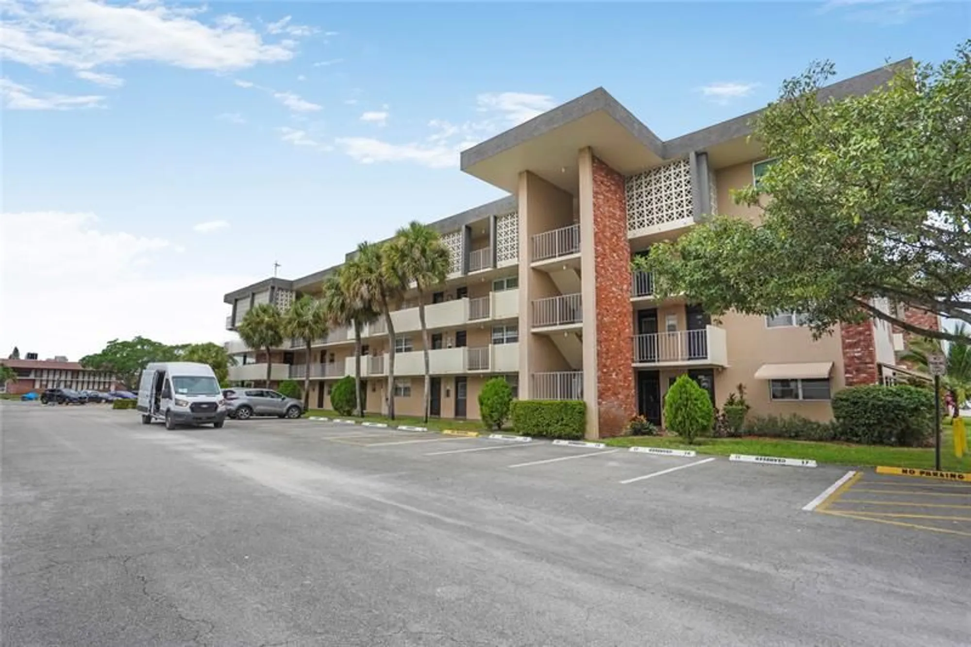 Property Slideshow image 9 of 24 | 3051 nw 46th ave 407, Lauderdale Lakes, FL, 33313