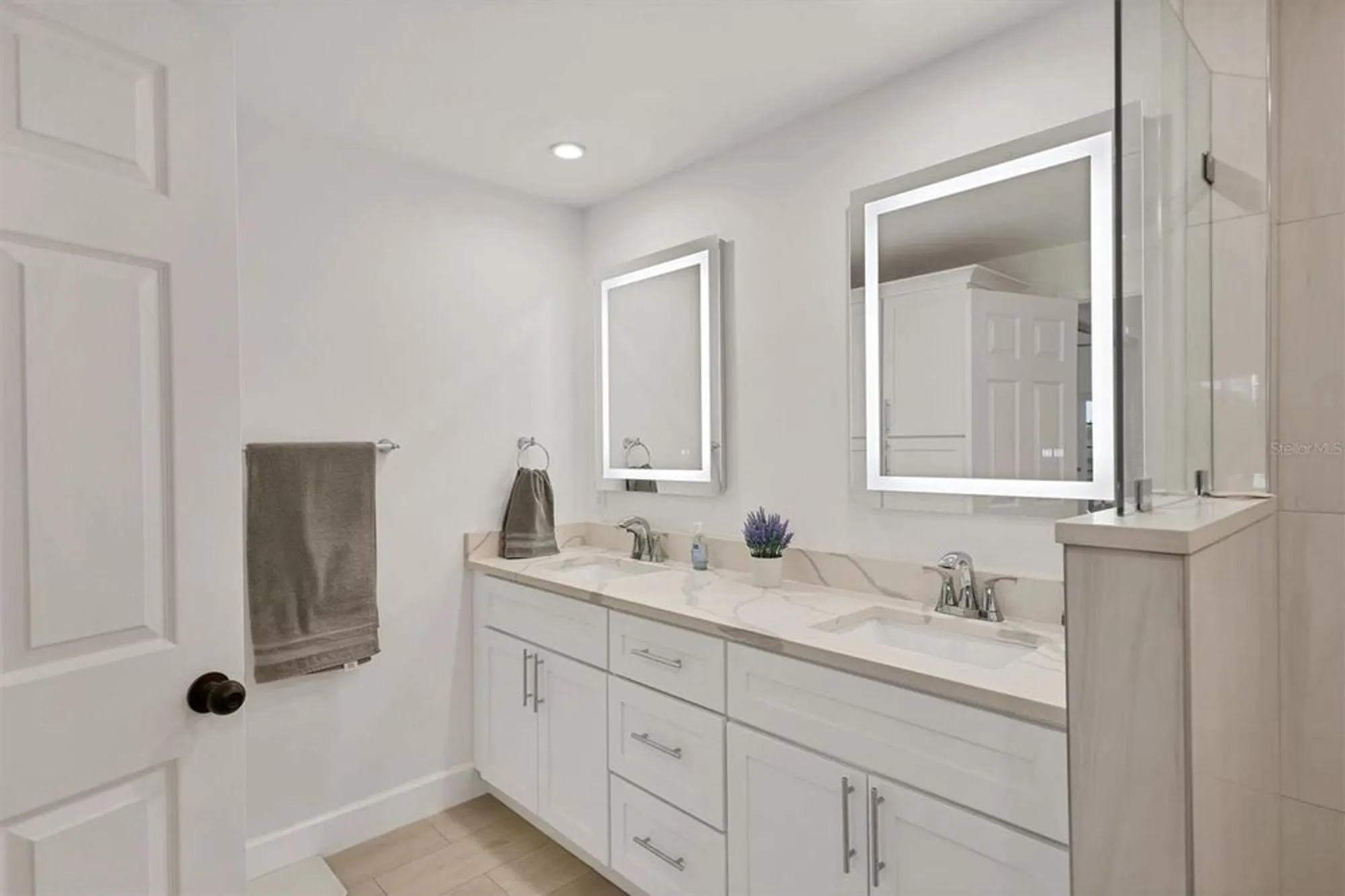Property Slideshow image 17 of 51 | 5408 eagles point cir apt 102, Sarasota, FL, 34231