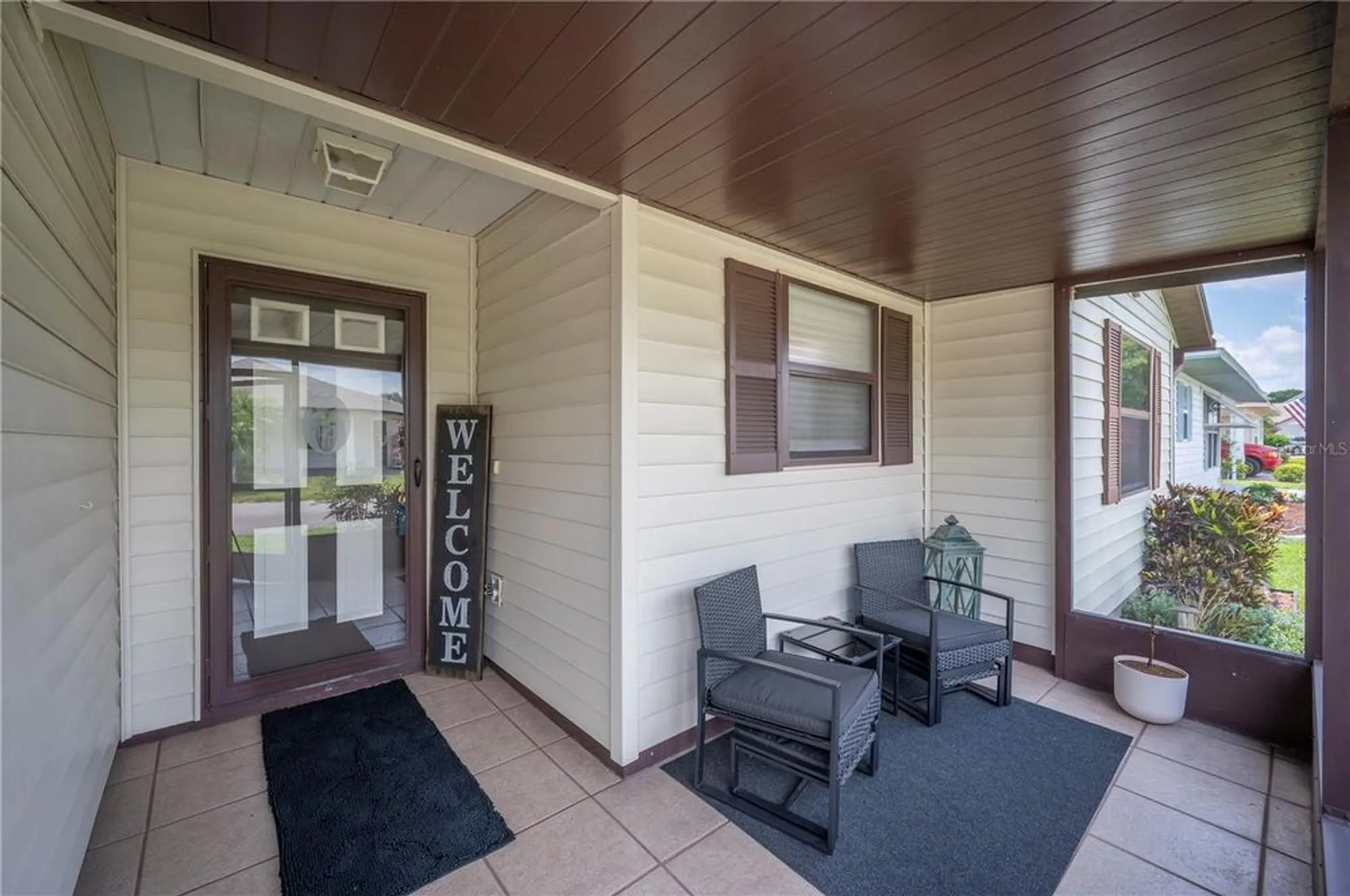Property Slideshow image 4 of 37 | 1608 colonnades cir, Lakeland, FL, 33811