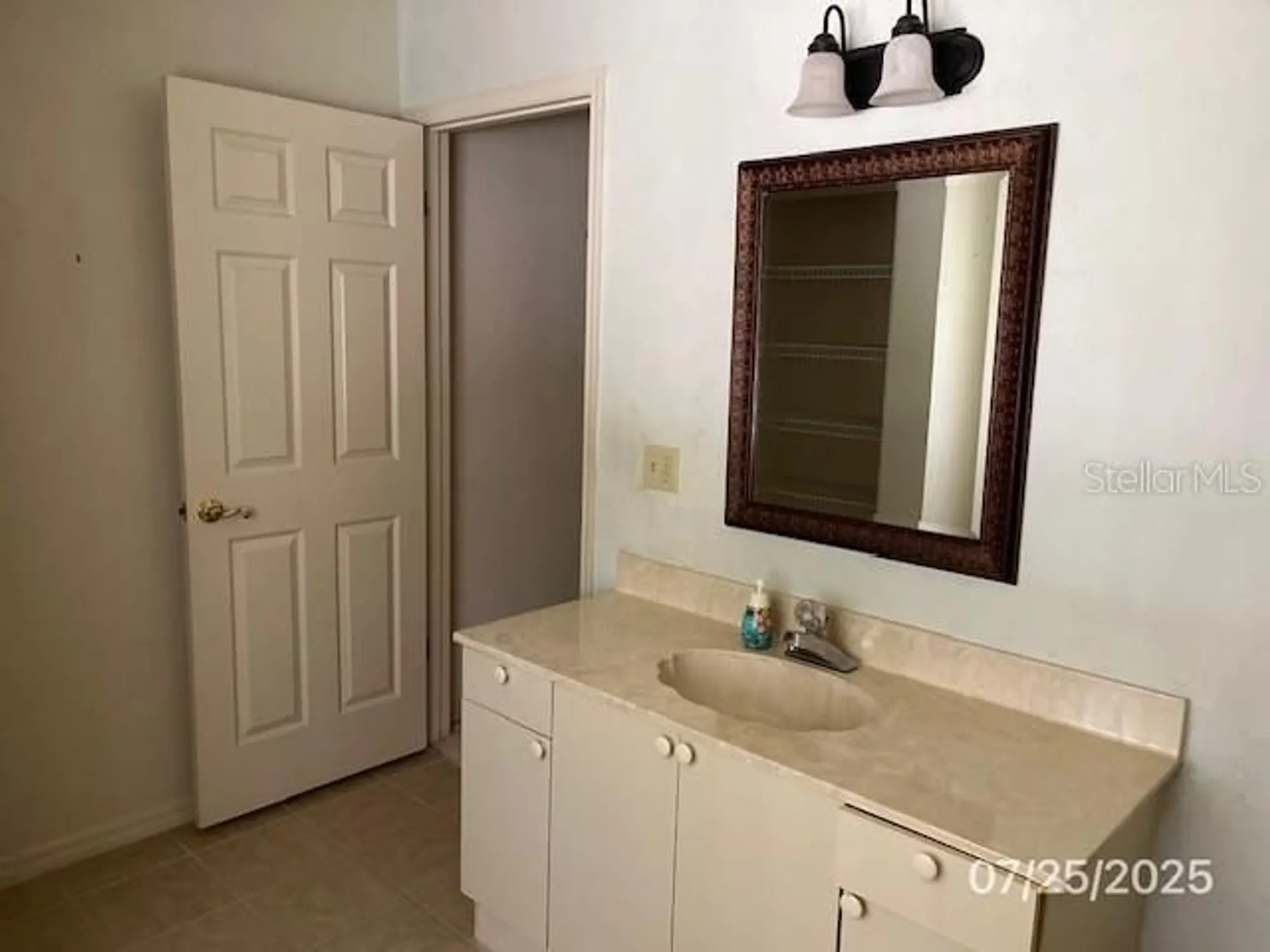 Property Slideshow image 10 of 32 | 18 treetop cir, Ormond Beach, FL, 32174