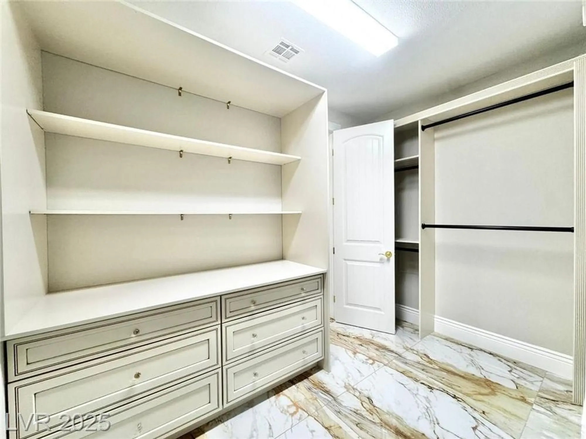 Property Slideshow image 18 of 47 | 4596 bersaglio st, Las Vegas, NV, 89135
