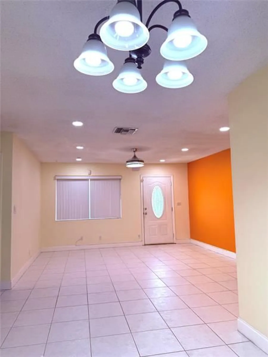 Property Slideshow image 10 of 19 | 4605 nw 49th st, Tamarac, FL, 33319