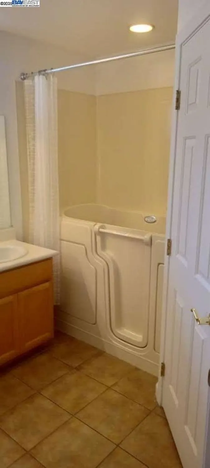 Property Slideshow image 13 of 26 | 308 willow brook way, Rio Vista, CA, 94571