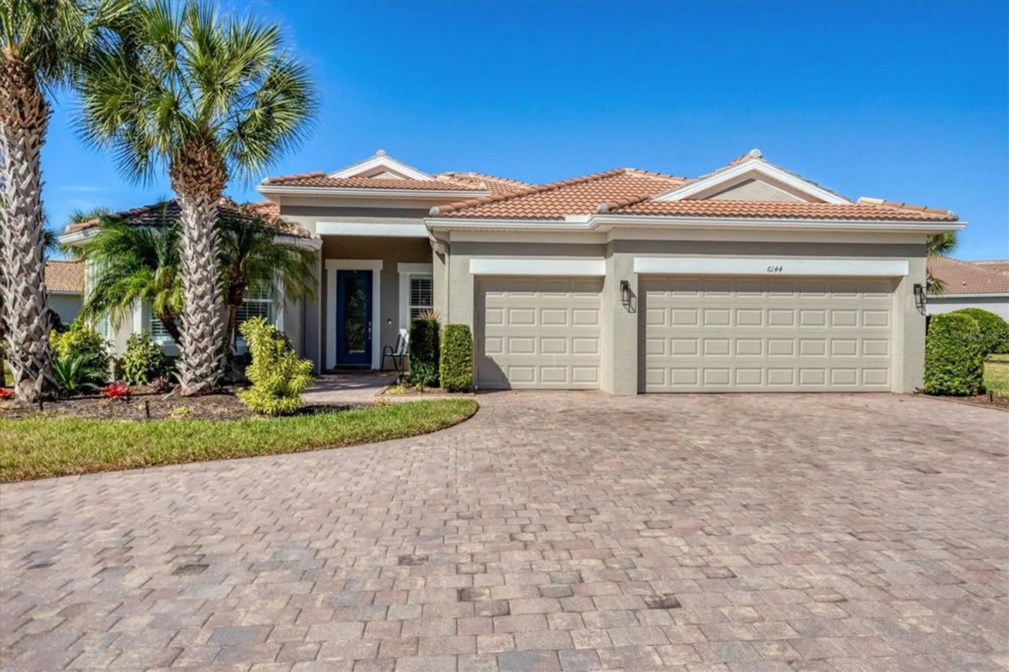 Property Slideshow image 2 of 66 | 6144 abaco dr, Sarasota, FL, 34238